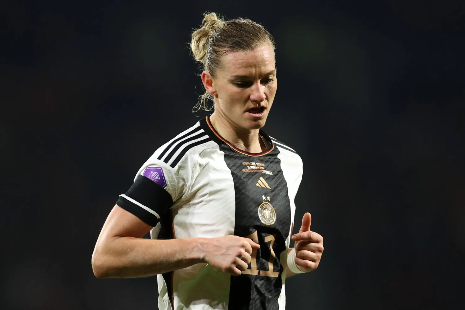 ألكسندرا بوب قائدة منتخب ألمانيا للسيدات تغيب للإصابة (غيتي)