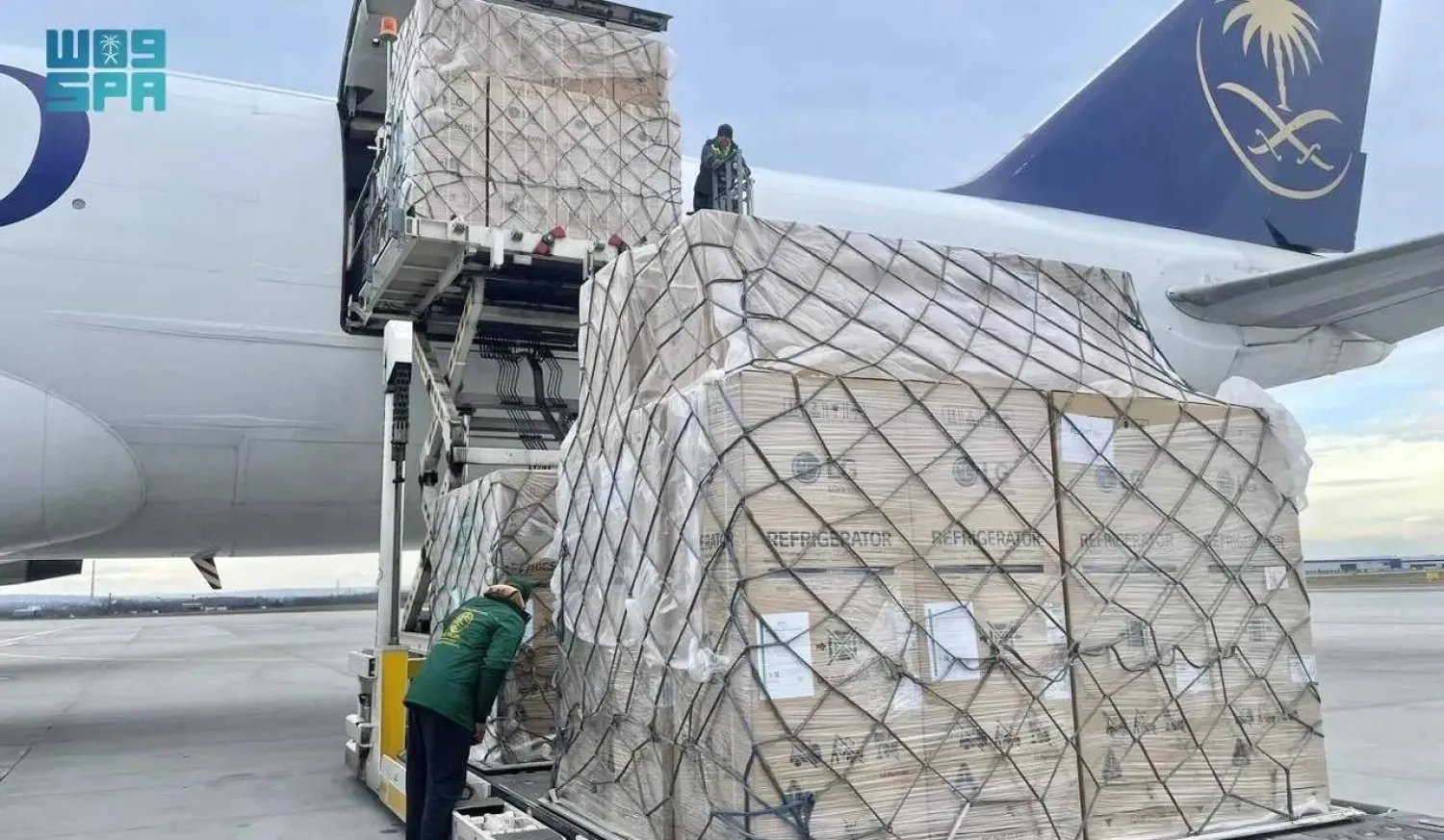 The aircraft is carrying 70 tons of relief aid, including electric generators and appliances. (SPA)