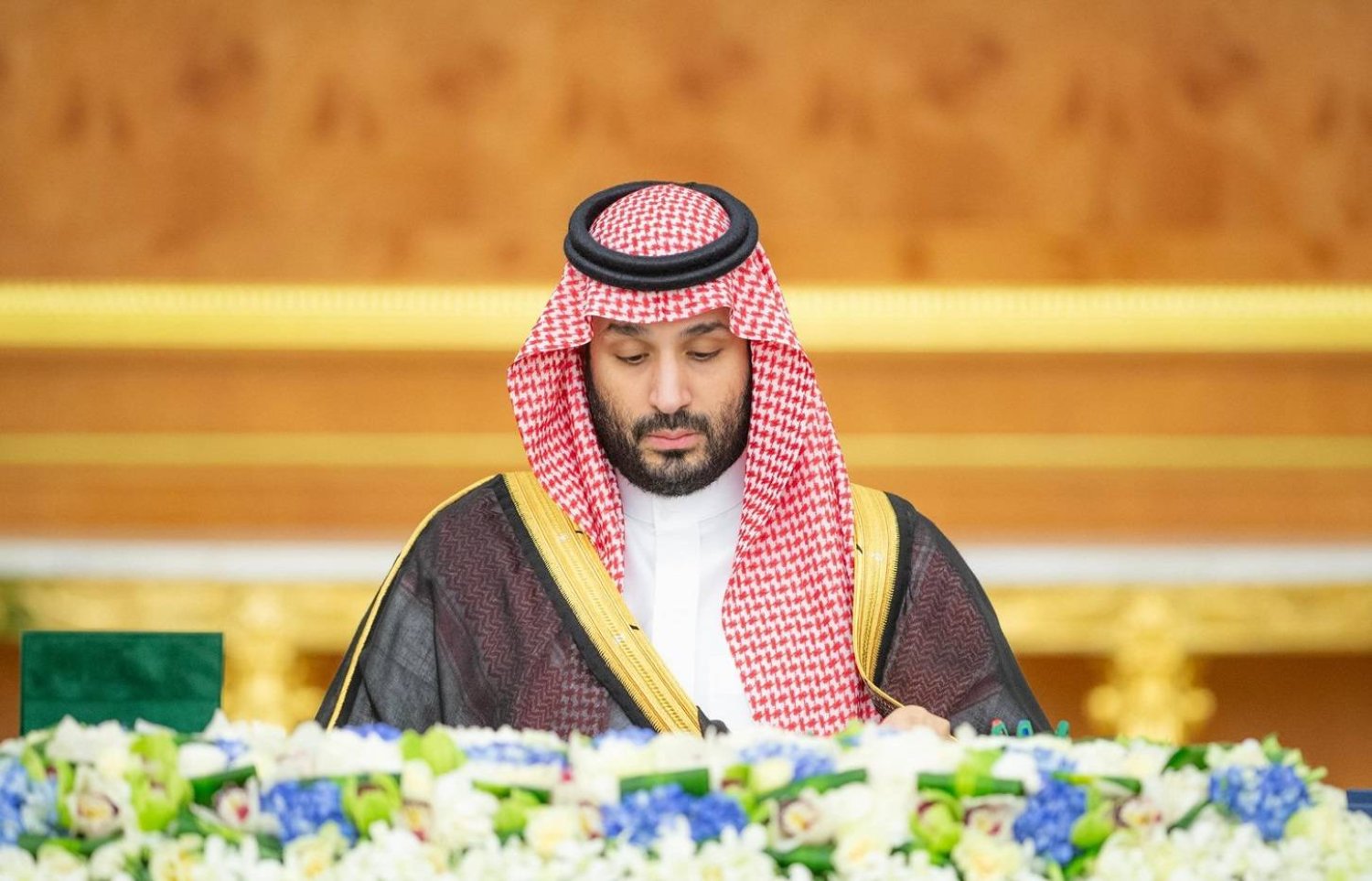 الأمير محمد بن سلمان مترئساً جلسة مجلس الوزراء في جدة (واس)