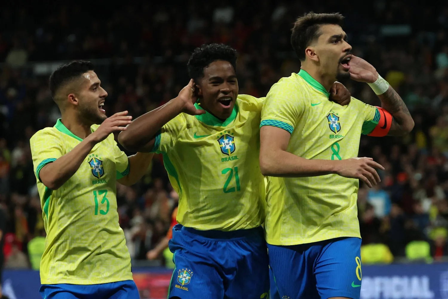 باكيتا محتفلا بهدف التعادل في الشباك اإسبانية (أ.ف.ب)