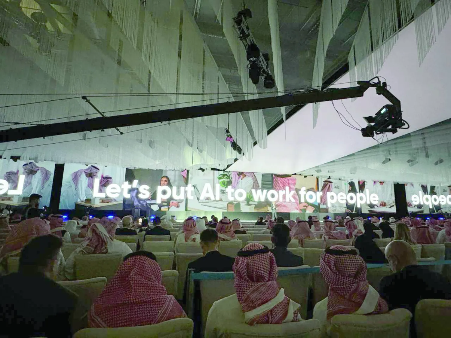 
يؤكد الرئيس التنفيذي لشركة «سيرفيس ناو» أن الذكاء الاصطناعي يجب أن يكون في خدمة البشرية (الشرق الأوسط)