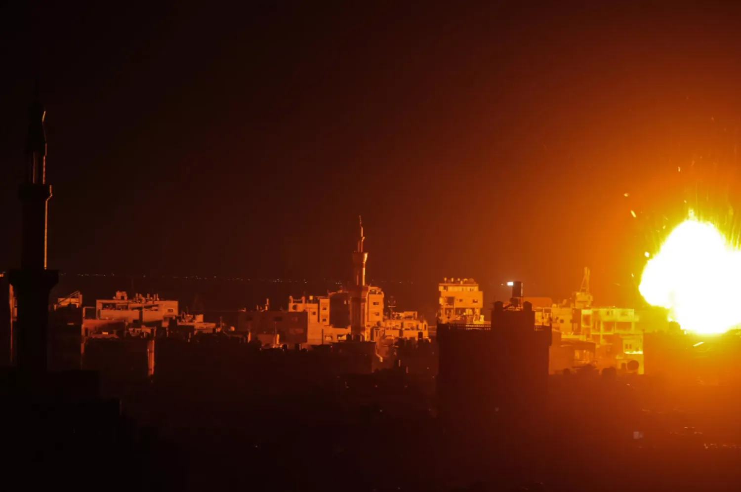 A fireball errupts during an Israeli bombardment on Rafah, in the southern Gaza Strip © Said KHATIB / AFP
