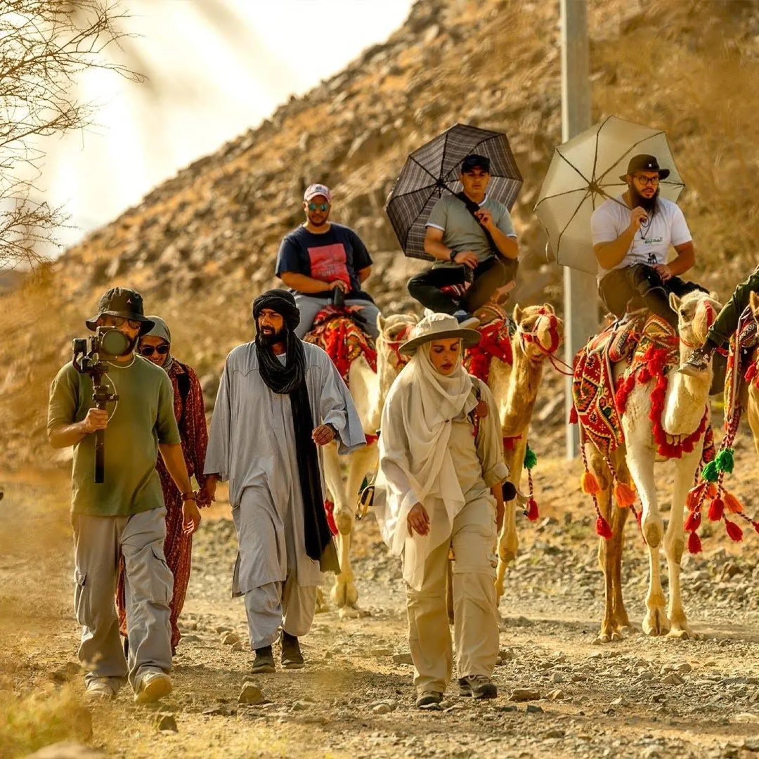 استغرقت أولى رحلات مسار بدر قرابة 4 أيام سيرا على الأقدام وباستخدام الجِمال ومشاركة أكثر من 25 رحالاً (روح المدينة)