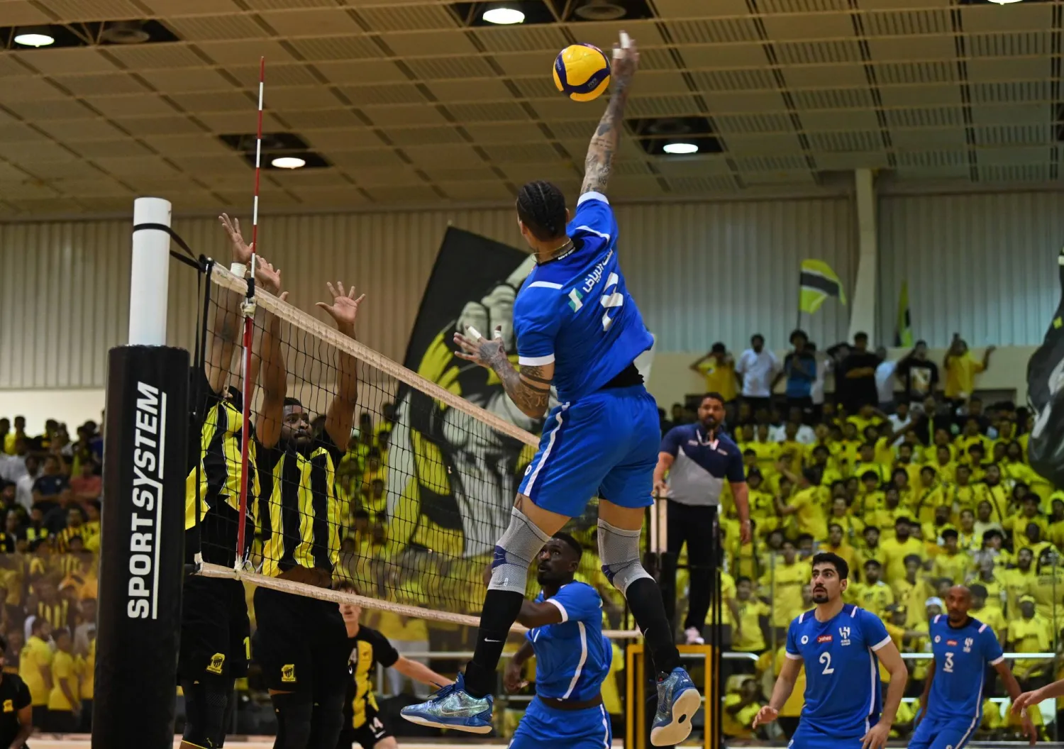 المواجهة شهدت ندية وإثارة بين الفريقين (الشرق الأوسط)