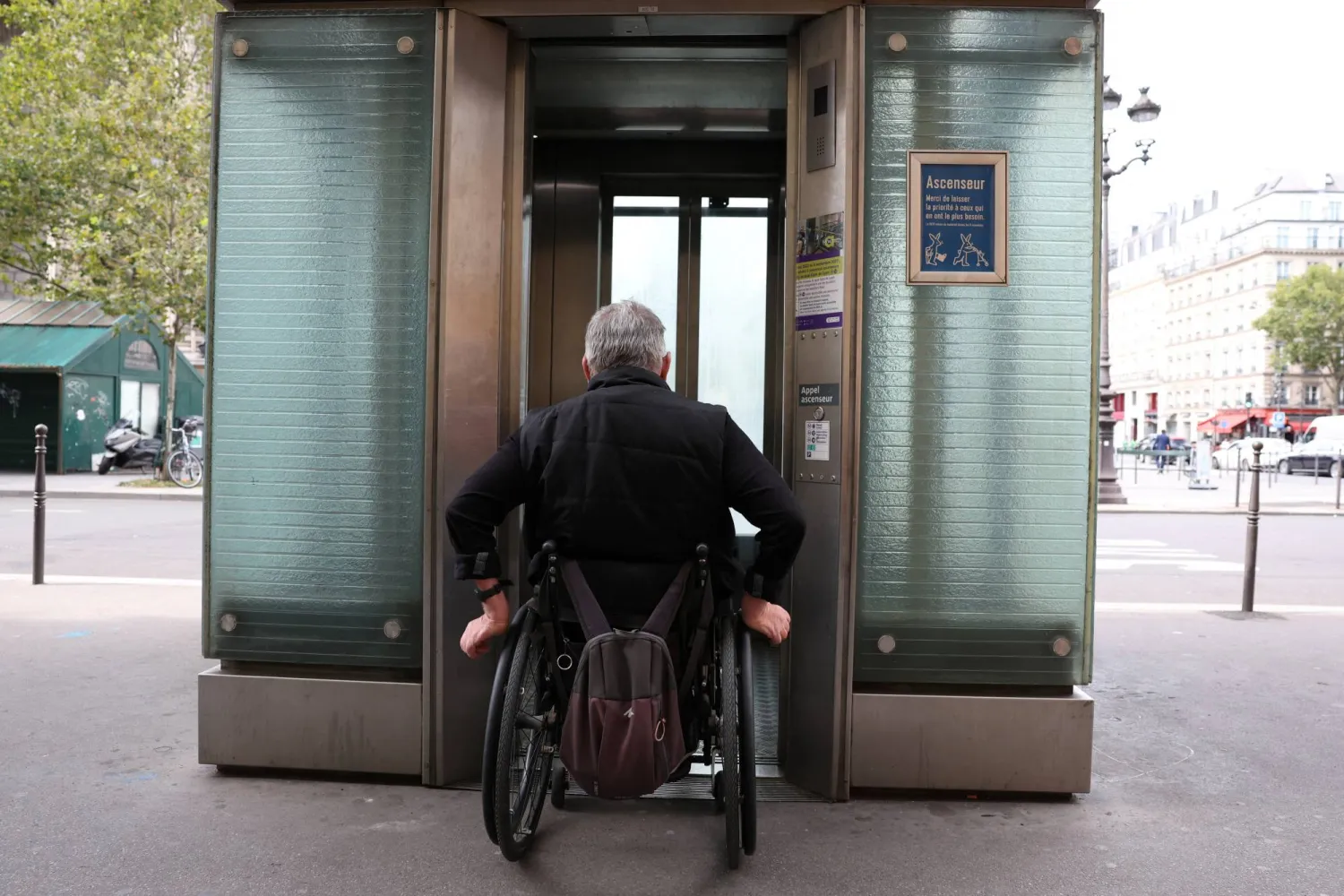 تؤثر الأمراض العصبية الحركية على الدماغ والأعصاب وتتسبب في ضعف العضلات (رويترز)