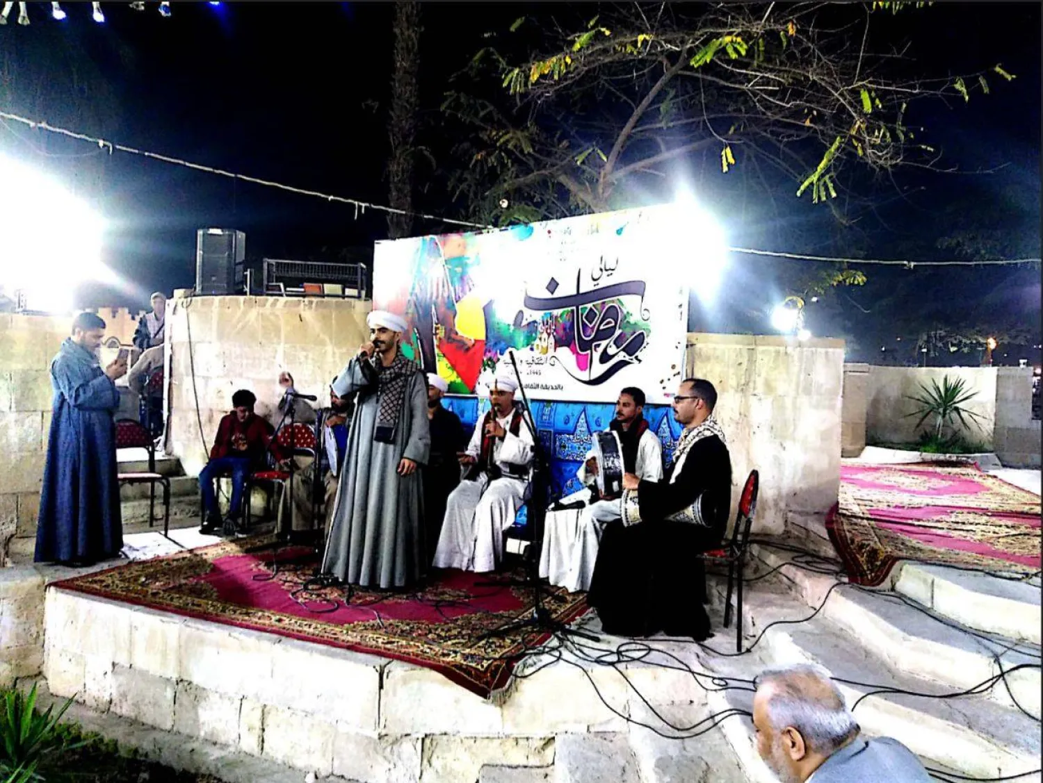 جانب من السيرة الهلالية في ليالي رمضان بوسط القاهرة (الشرق الأوسط)