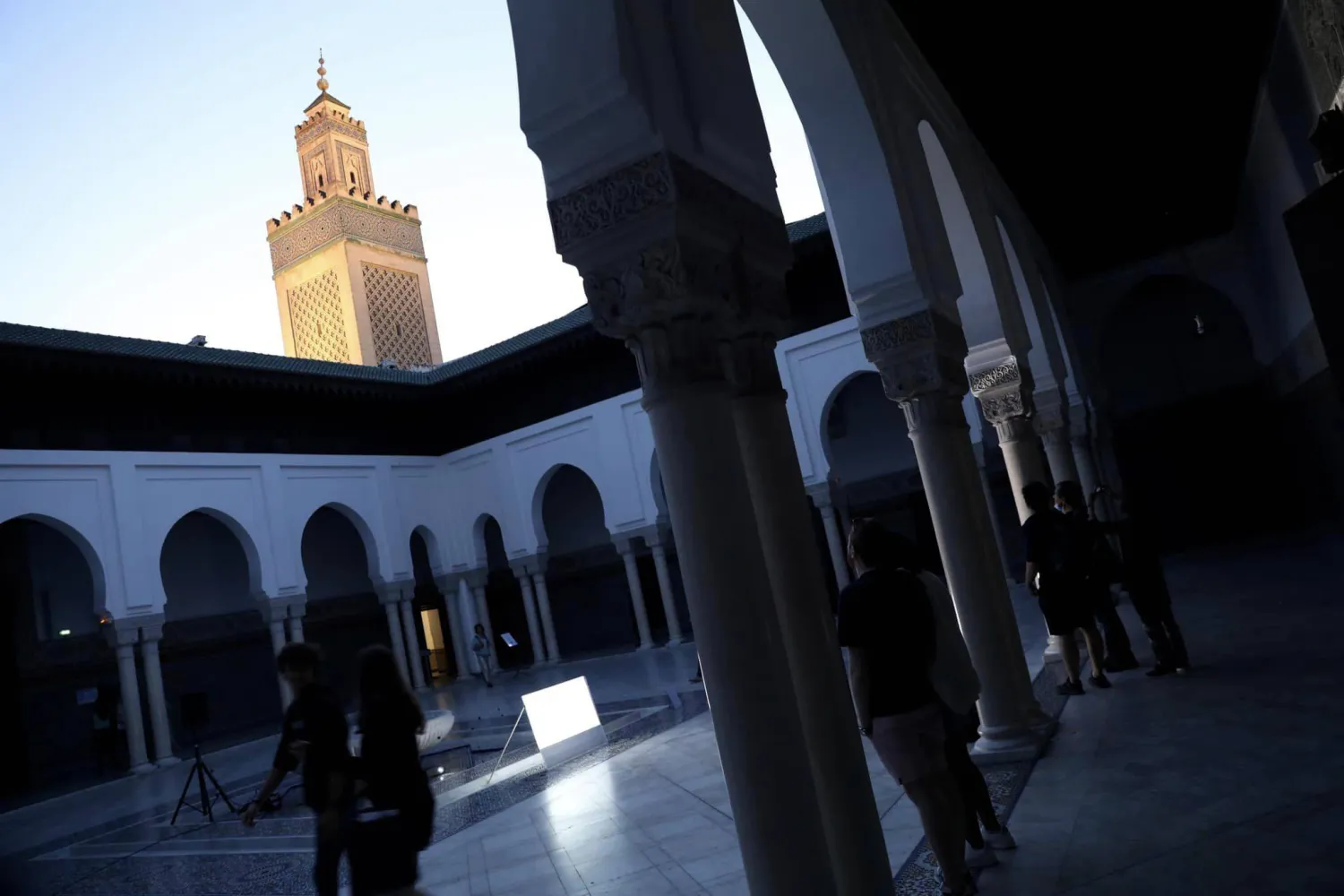 مسجد باريس الكبير (صفحة المسجد على فيسبوك)