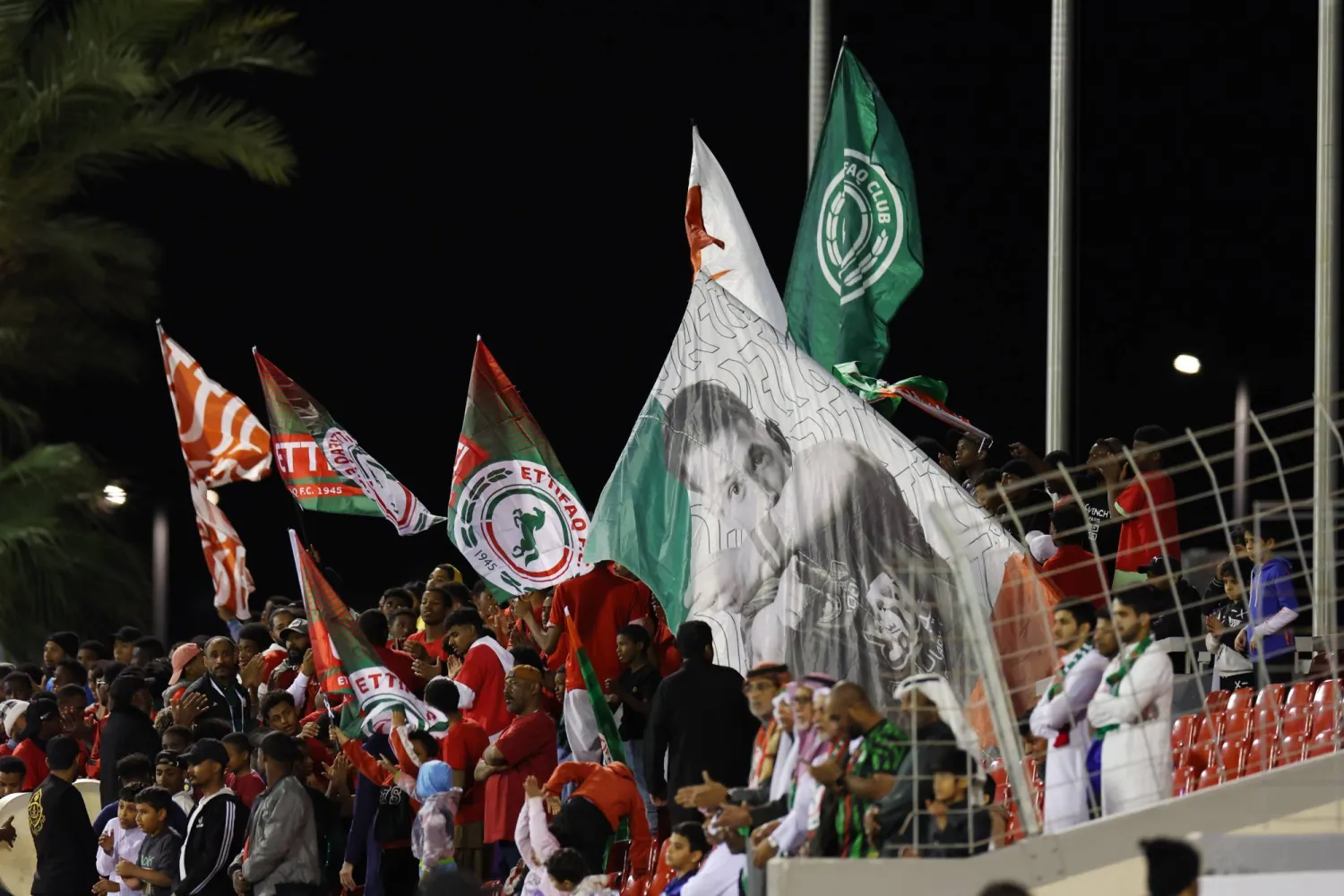 جماهير الاتفاق تعرضت لصعوبات خلال المباريات الجماهيرية بسبب سوق التذاكر السوداء (نادي الاتفاق)