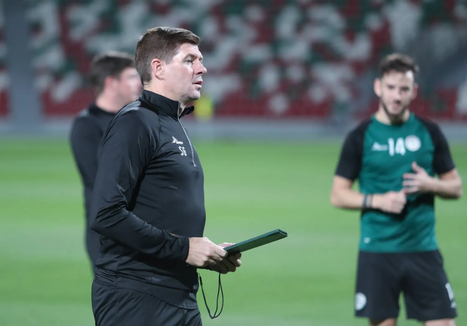 الإنجليزي جيرارد خلال إشرافة على تدريبات الاتفاق (نادي الاتفاق)