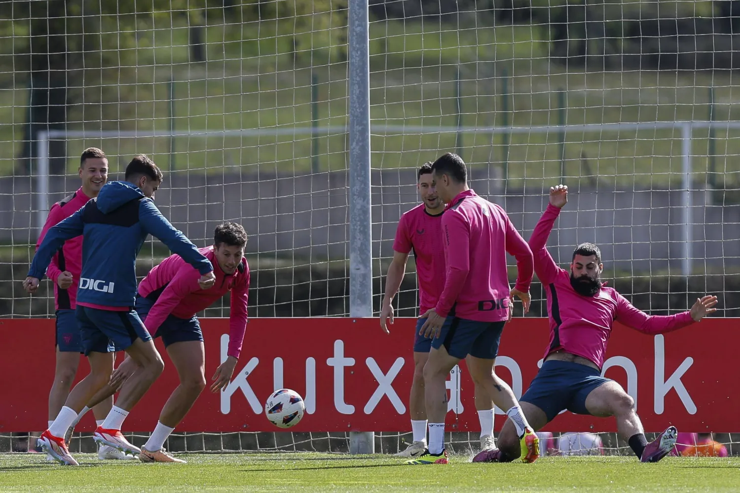 بلباو يصطدم بريال مدريد ويتطلع للحفاظ على المركز الرابع المؤهل للعب بدوري أبطال أوروبا (إ.ب.أ)