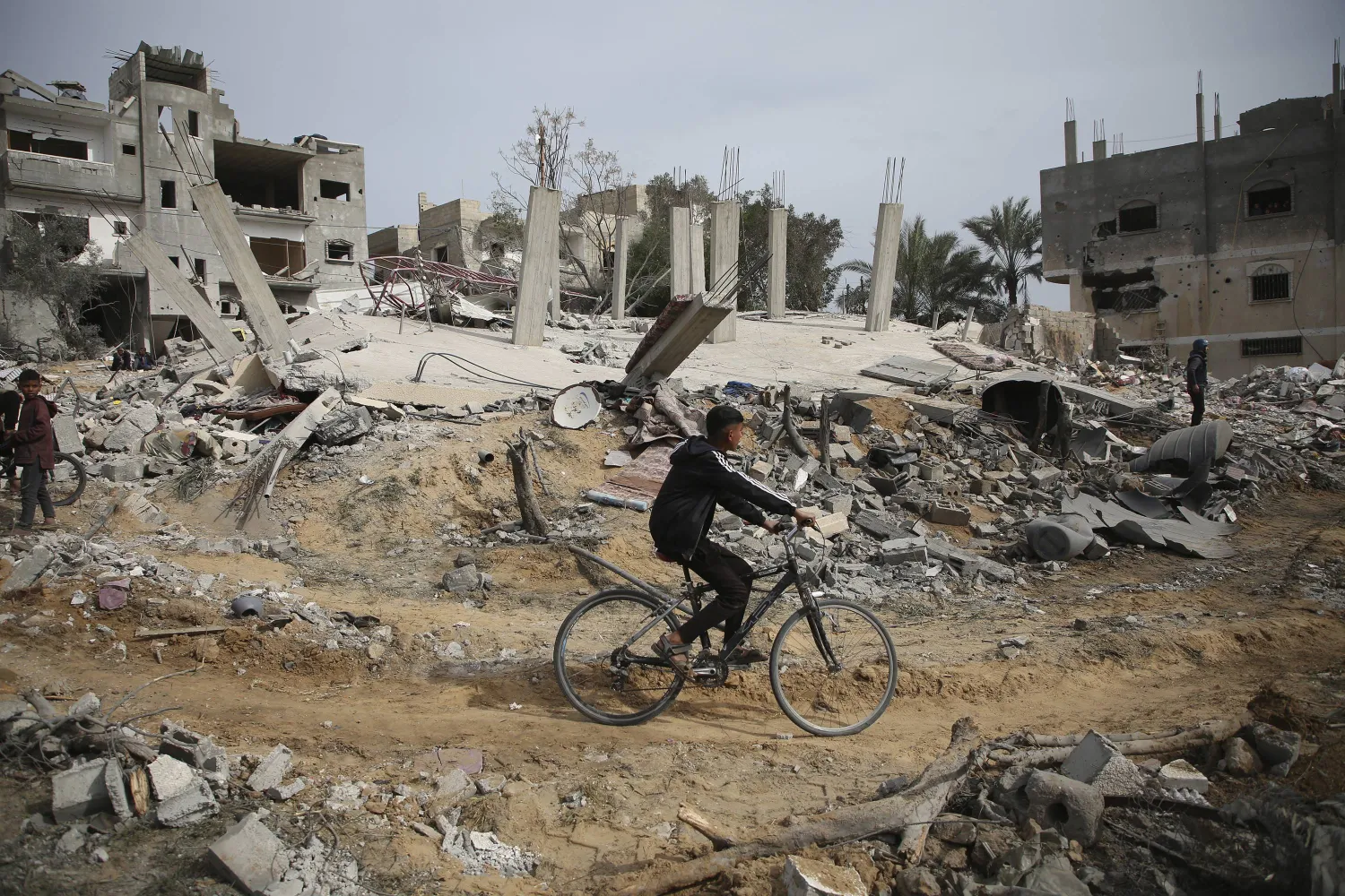 Palestinians inspect the ruins of a residential building for the Abu Muammar family after an Israeli airstrike in Rafah, southern Gaza Strip, Friday, March 29, 2024. (AP Photo/Hatem Ali)