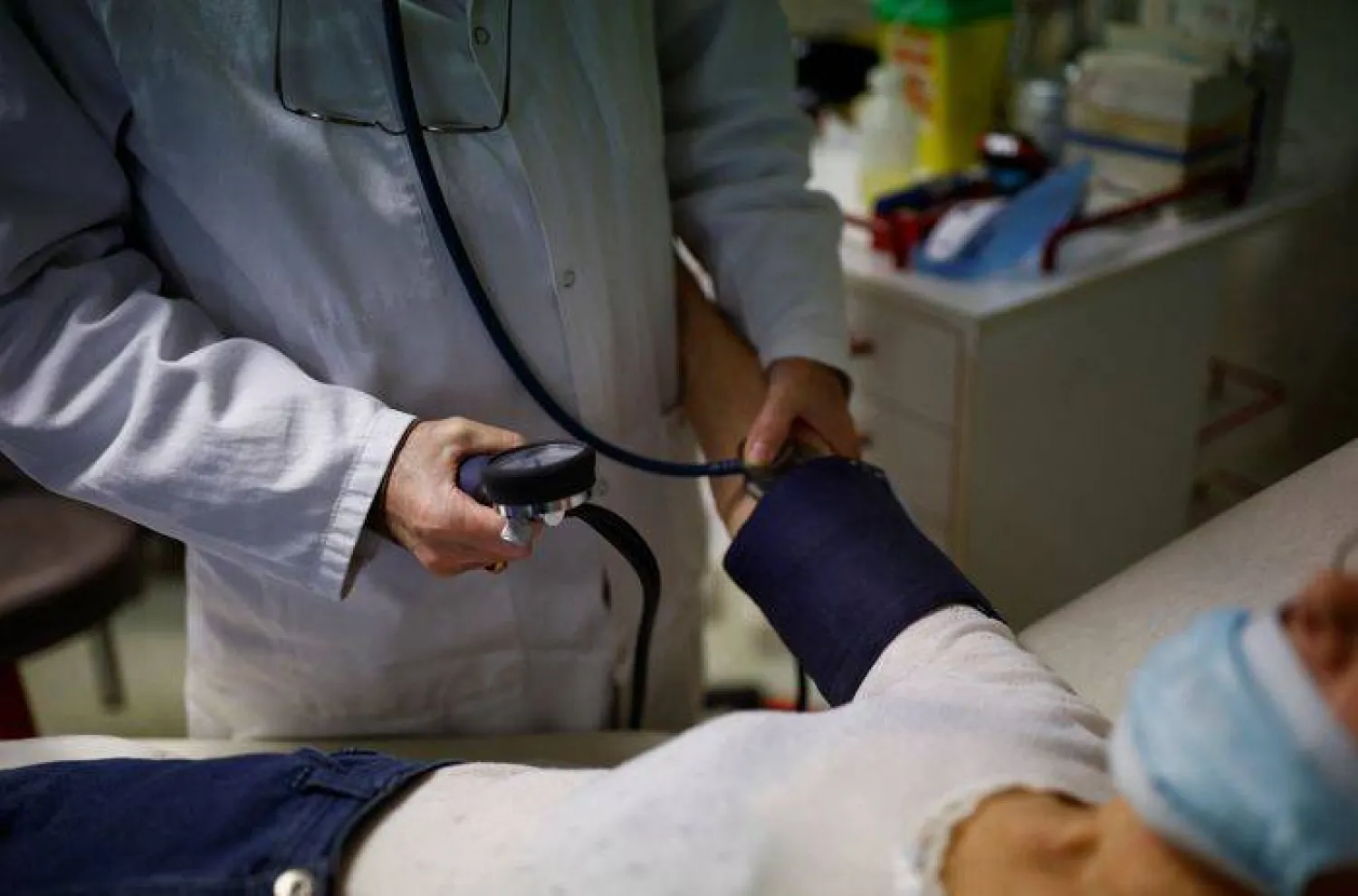 متى يكون ألم الذراع مرتبطا بالأزمة القلبية؟