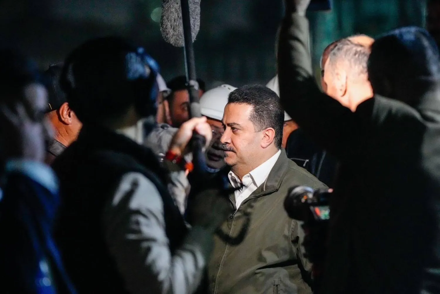 رئيس الحكومة العراقية محمد شياع السوداني يعاين الأعمال في مشروع مجسر وسط بغداد (إكس)