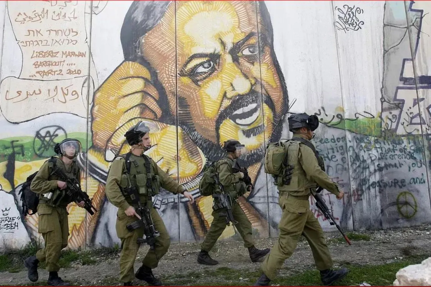 Mervan el-Bergusi 22 yıldır İsrail tarafından gözaltında tutuluyor ve 67 kez müebbet hapis cezasına çarptırıldı. (Reuters)