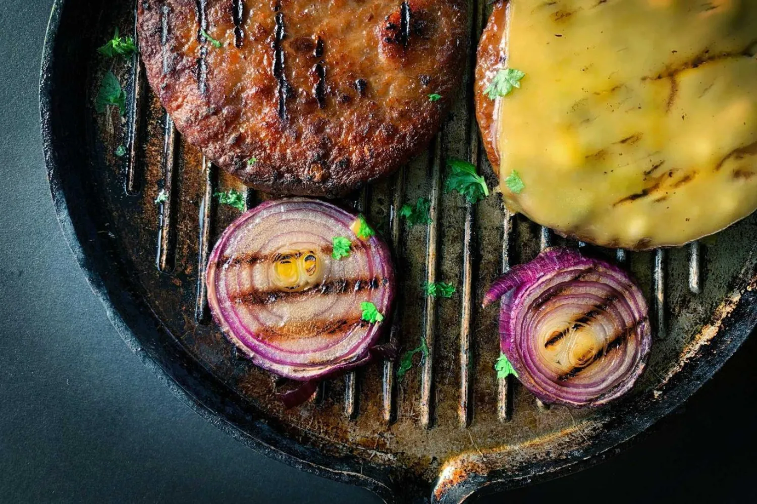 Uzmanlar bitkisel beslenenlerin ultra işlenmiş gıdalardan uzak durmasını tavsiye ediyor (Unsplash)