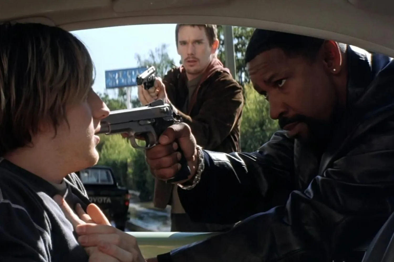 Senaryosunu David Ayer'ın kaleme aldığı İlk Gün, diziye de uyarlandı (Warner Bros)