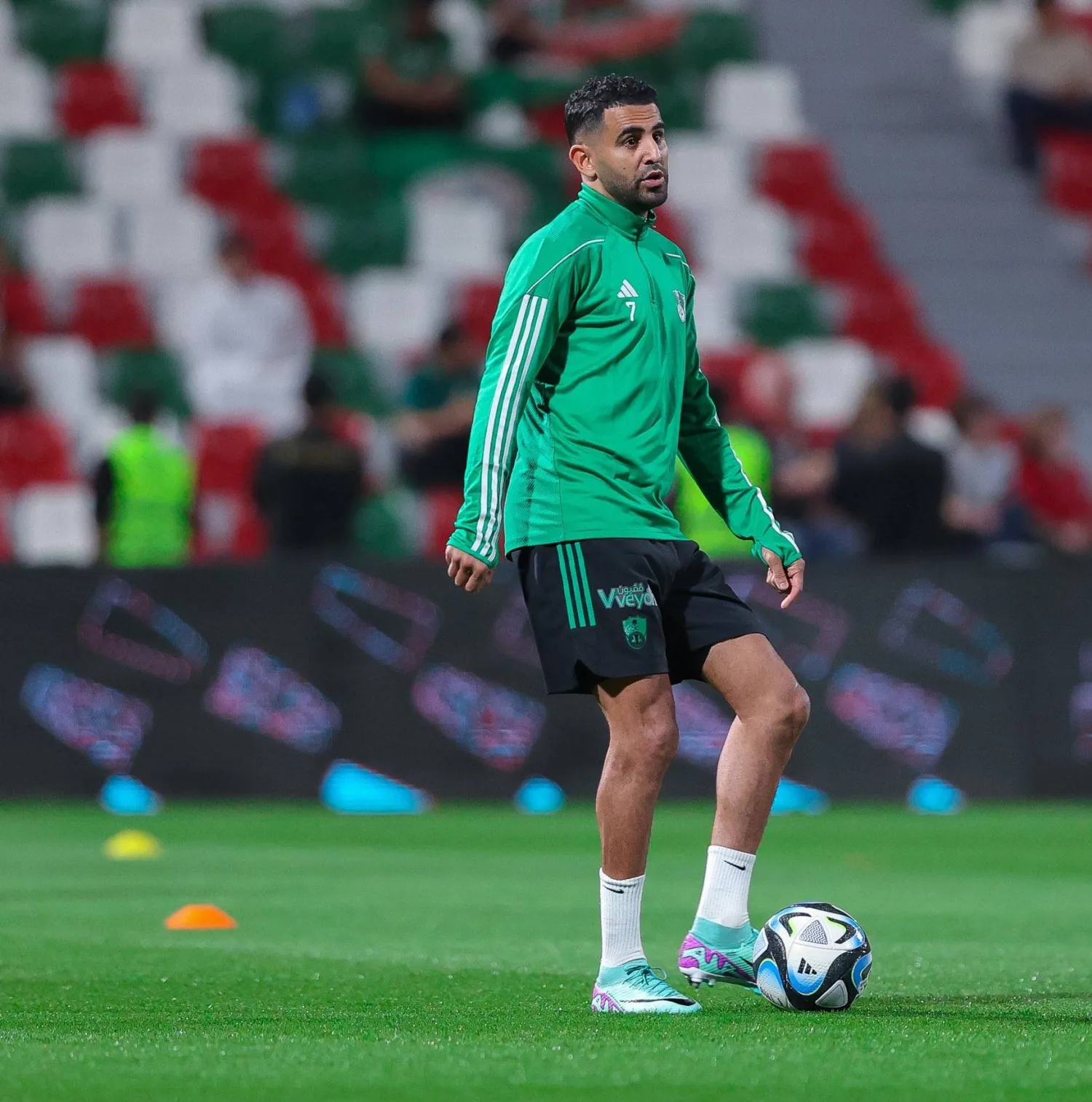 رياض محرز أحد أبرز أوراق الأهلي في القمة الكروية (النادي الأهلي)