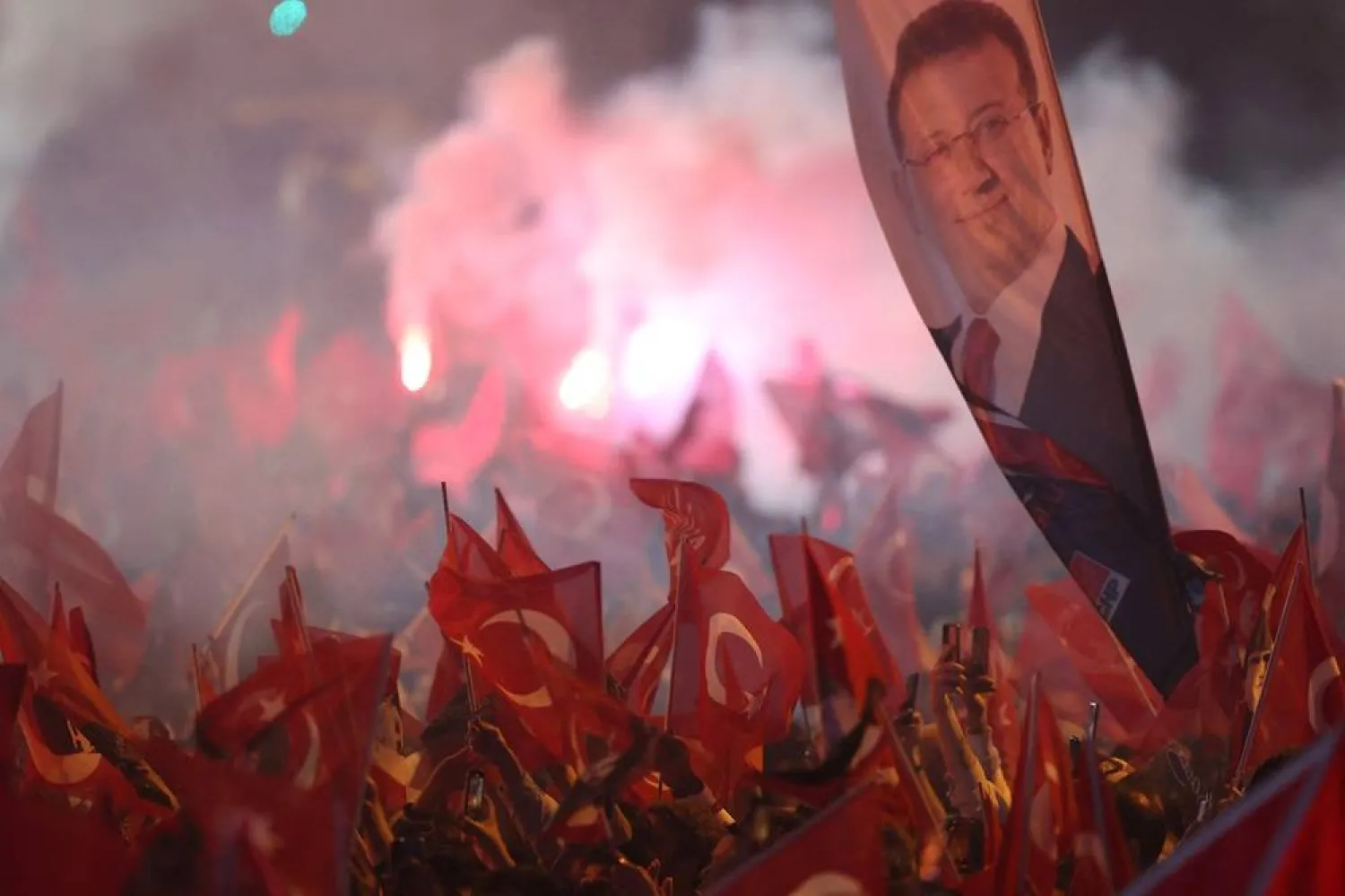 Supporters of Istanbul Mayor Ekrem Imamoglu, mayoral candidate of the main opposition Republican People's Party (CHP), celebrate following the early results in front of the Istanbul Metropolitan Municipality (IBB) in Istanbul, Türkiye March 31, 2024. (Reuters) 