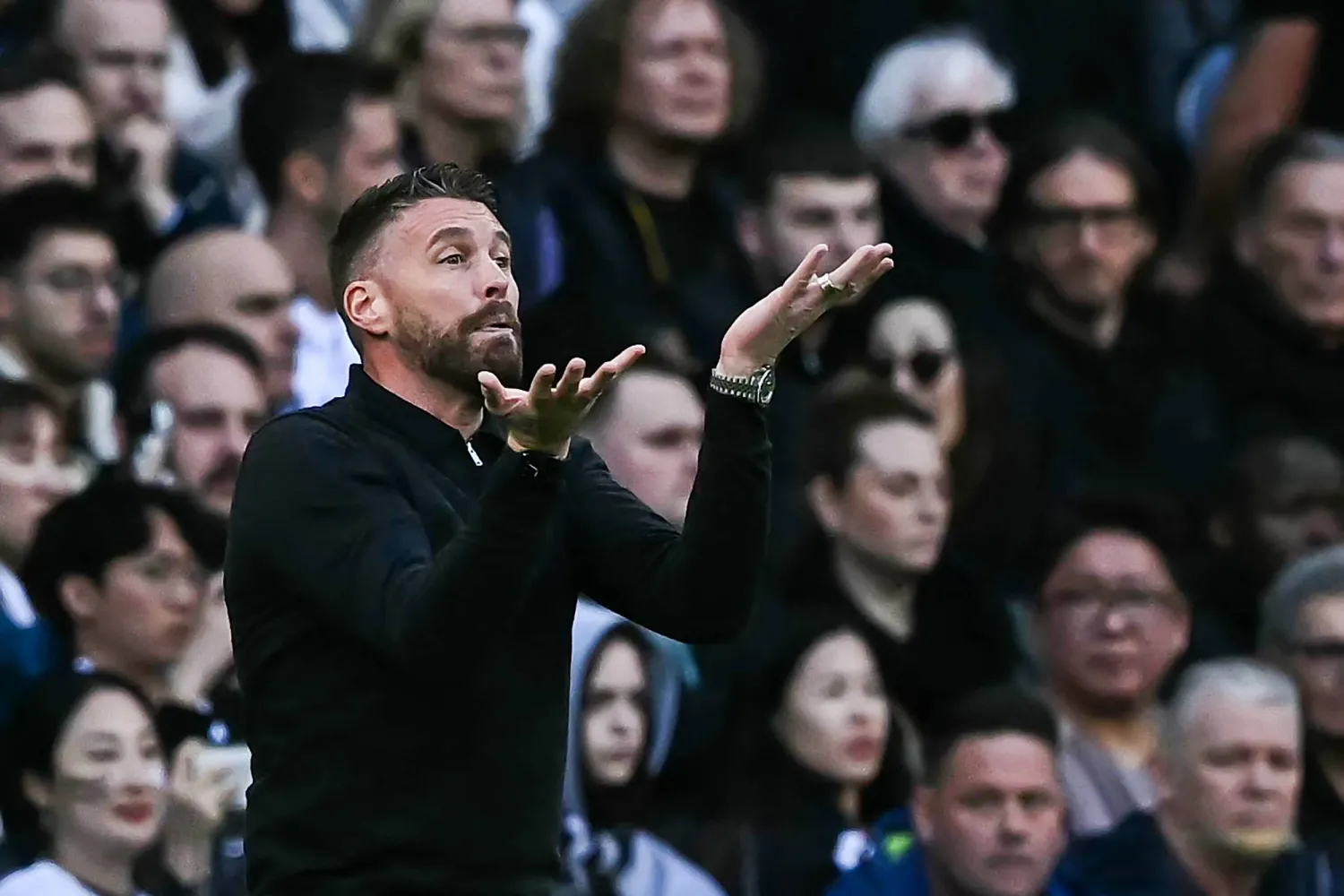 روب إدواردز مدرب لوتون تاون الإنجليزي (أ.ف.ب)