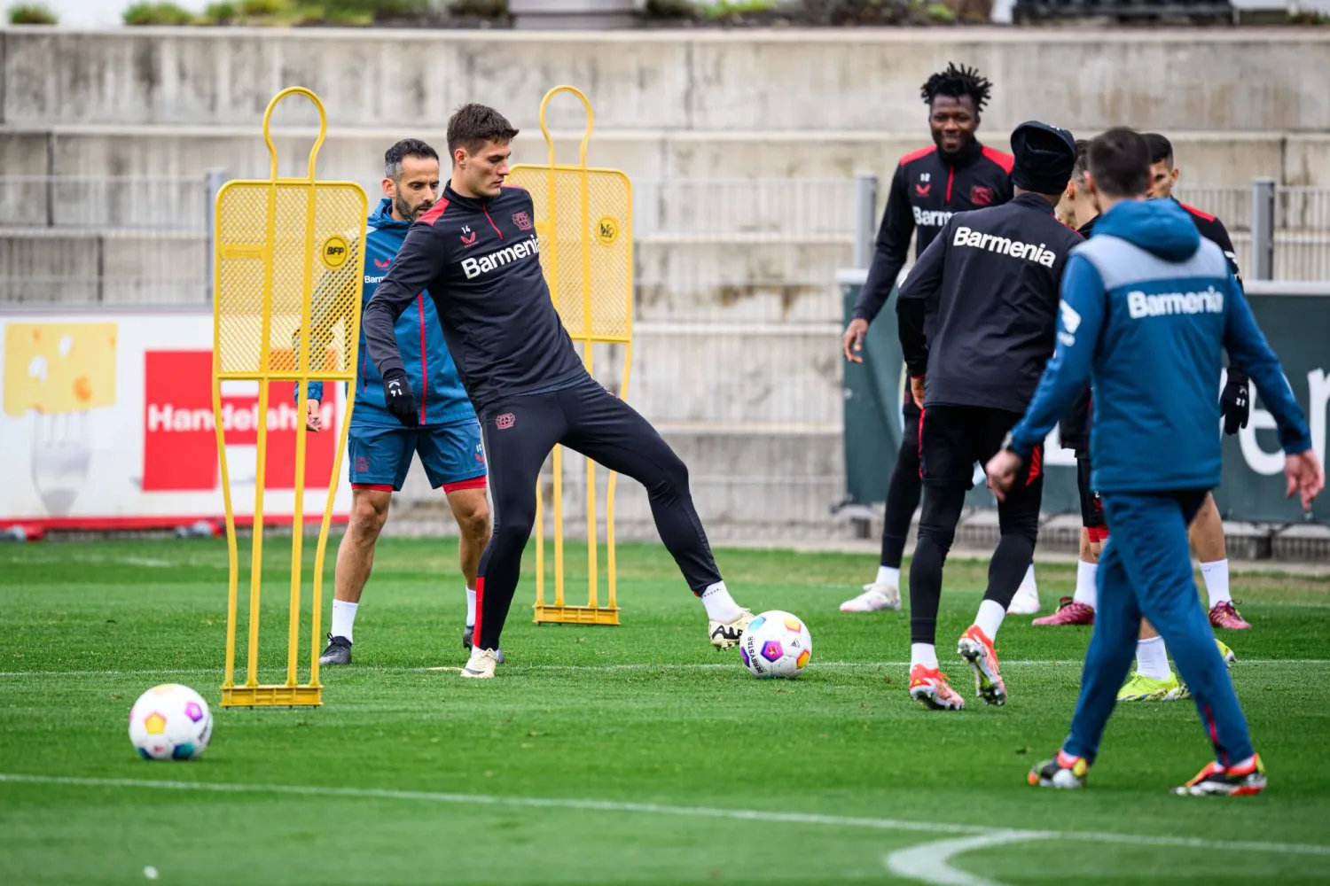 لاعبو باير ليفركوزن خلال التدريبات (نادي باير ليفركوزن)