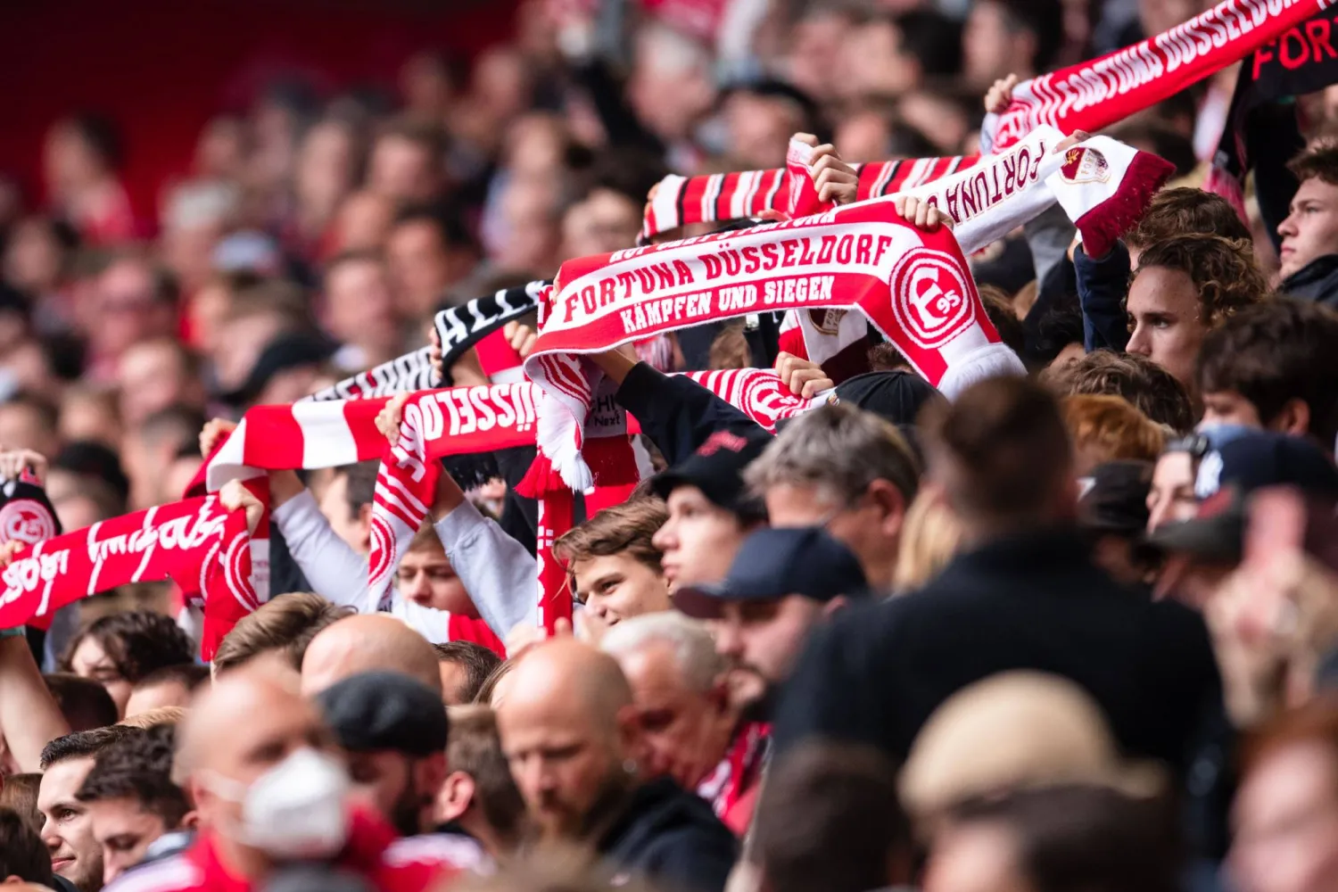 جماهير دوسلدورف تنتظر تحقيق فريقها مفأجاة أمام ليفركوزن (د ب ا)