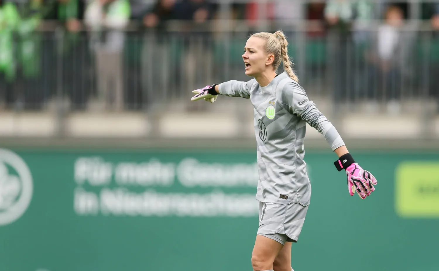 ميرل فرومس حارسة مرمى منتخب ألمانيا للسيدات (غيتي)