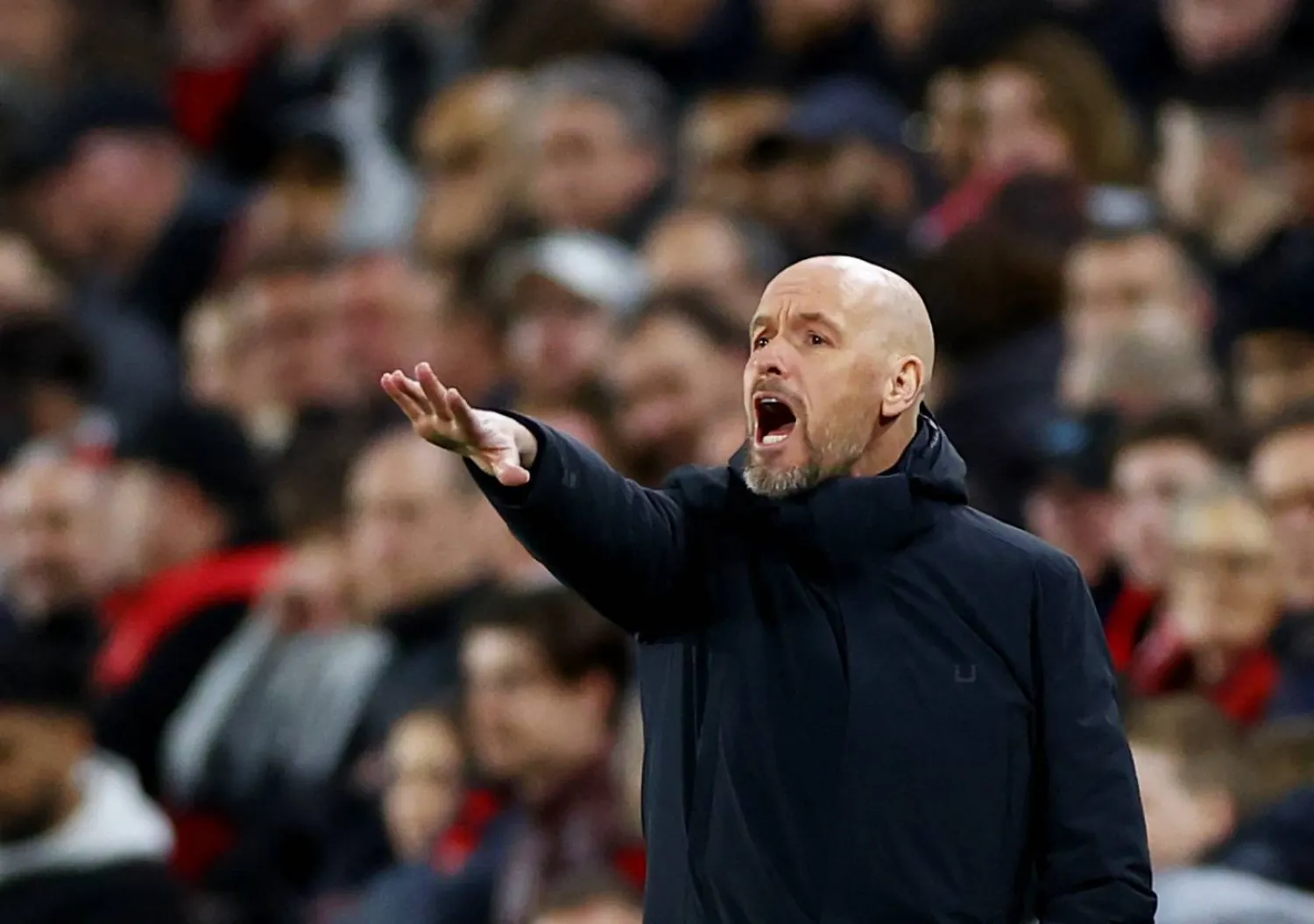 تن هاغ يعاني من إصابات لاعبي يونايتد (رويترز)