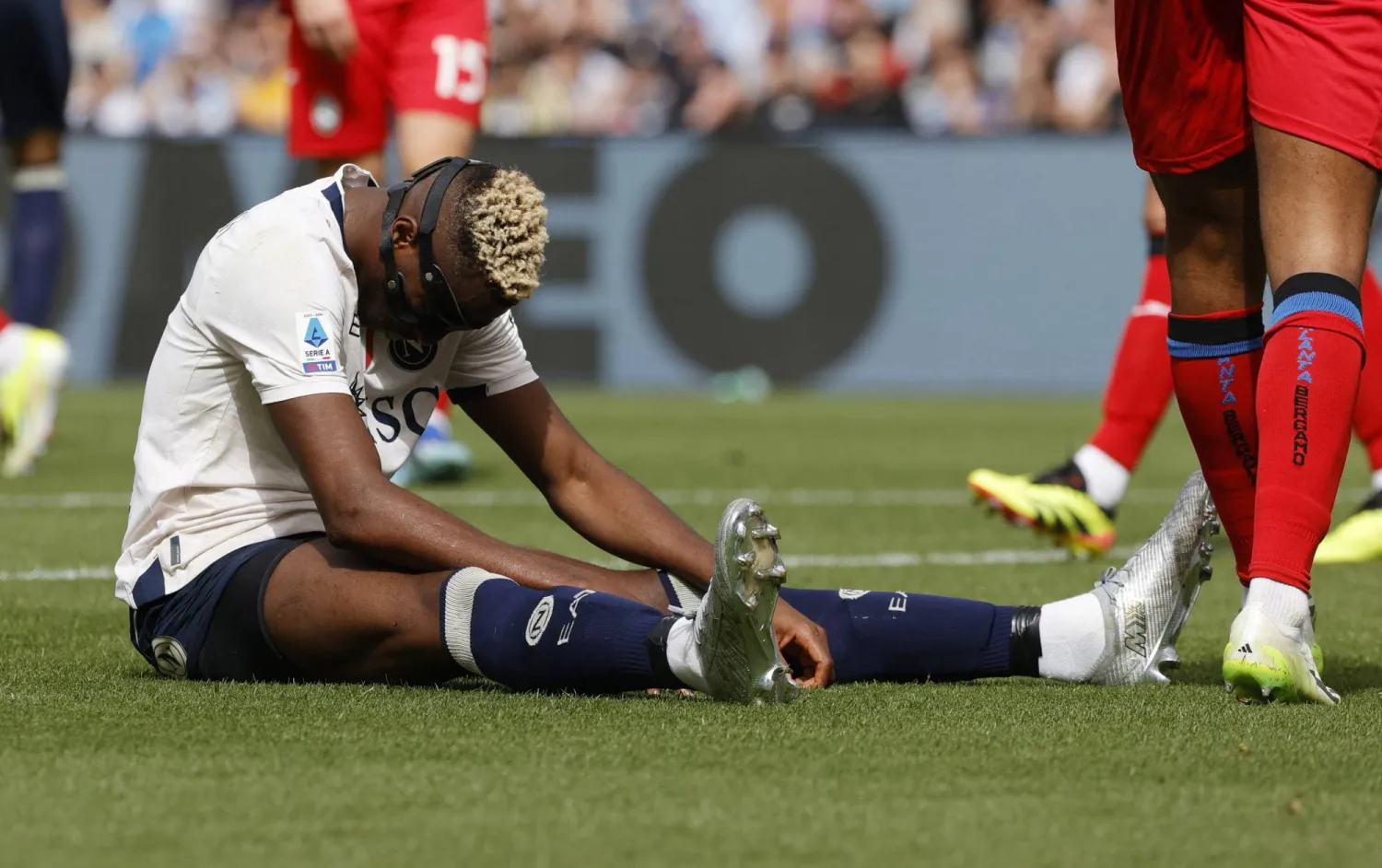 صفقة اوسيمين خضعت للتدقيق في إيطاليا (رويترز)