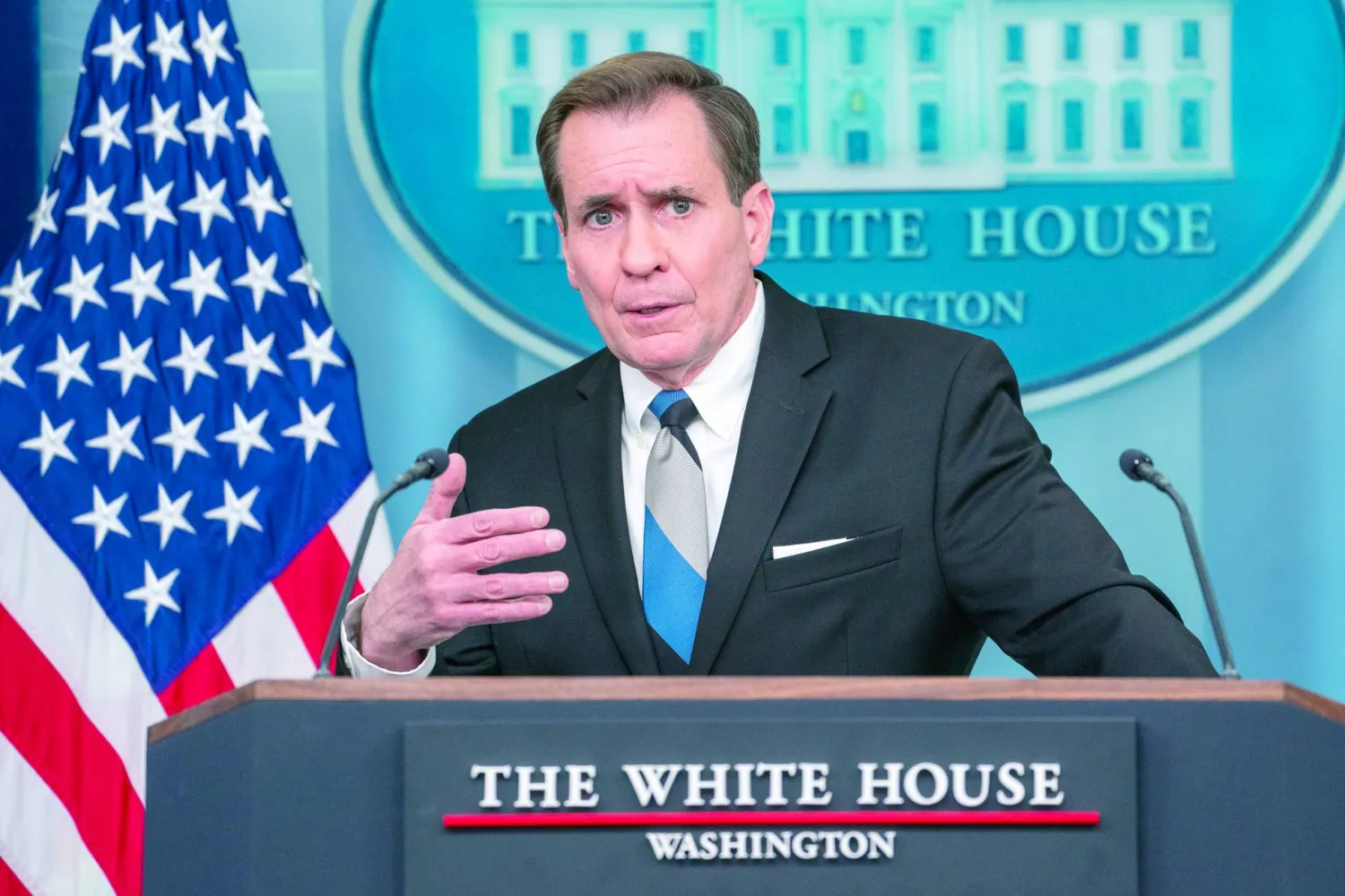 منسق مجلس الأمن القومي للاتصالات الاستراتيجية جون كيربي يتحدث في مؤتمر صحافي بالبيت الأبيض في العاصمة الأميركية واشنطن في 15 فبراير 2024 (إ.ب.أ)