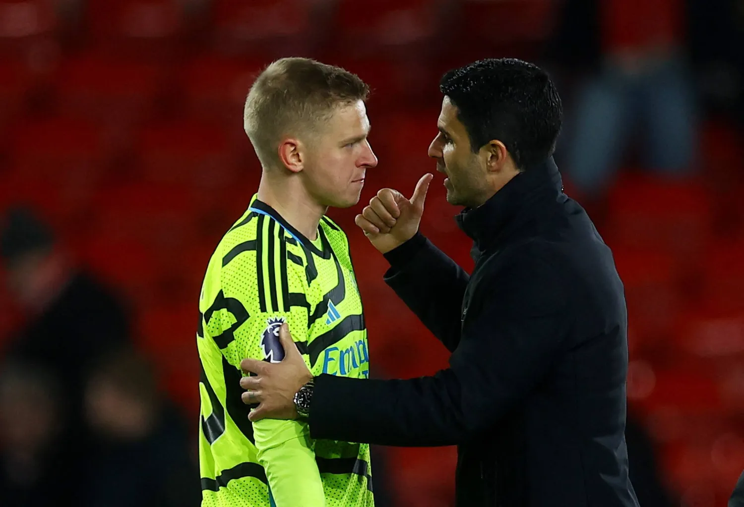 أرتيتا يتحدث لزينتشينكو (رويترز)