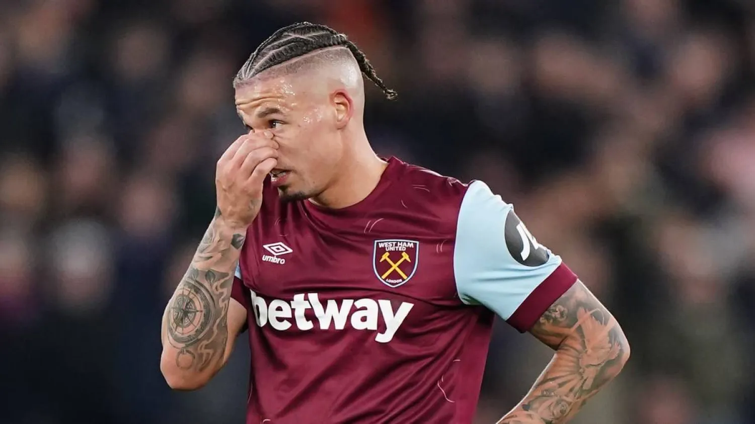 قدم كالفن فيليبس أداء سيئاً منذ انضمامه لوستهام وارتكب أخطاء كارثية (غيتي)