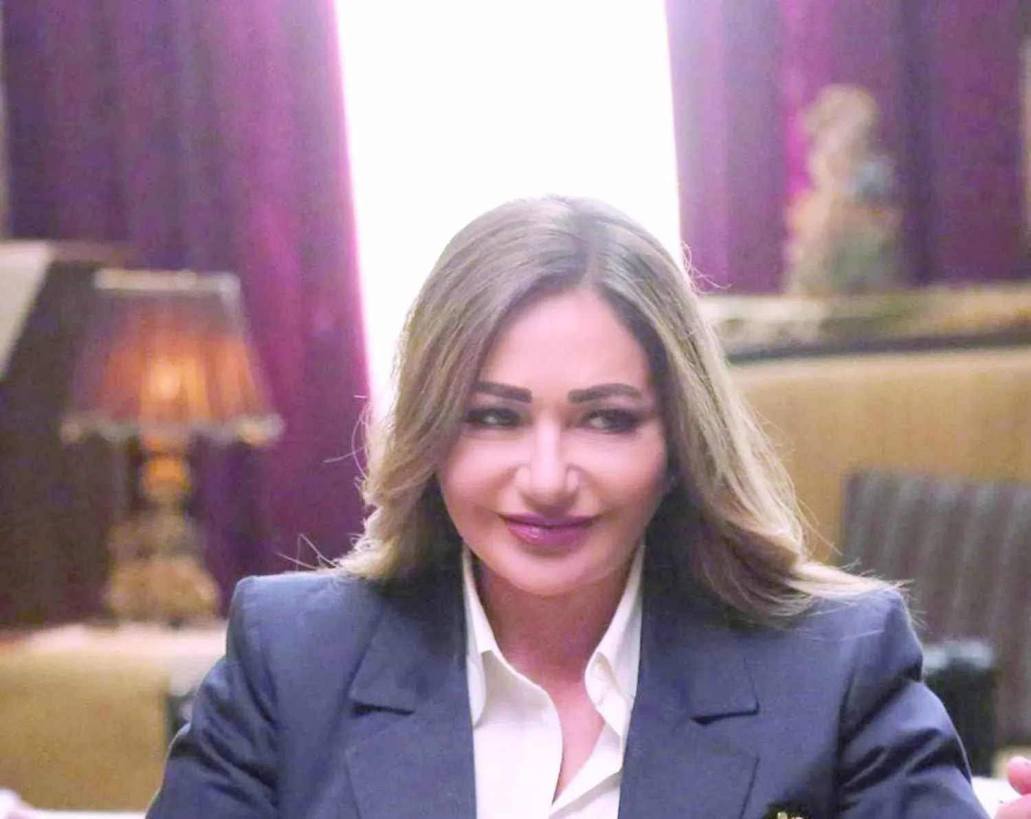 ليلى علوي في جدة مع «الصندوق الأحمر»