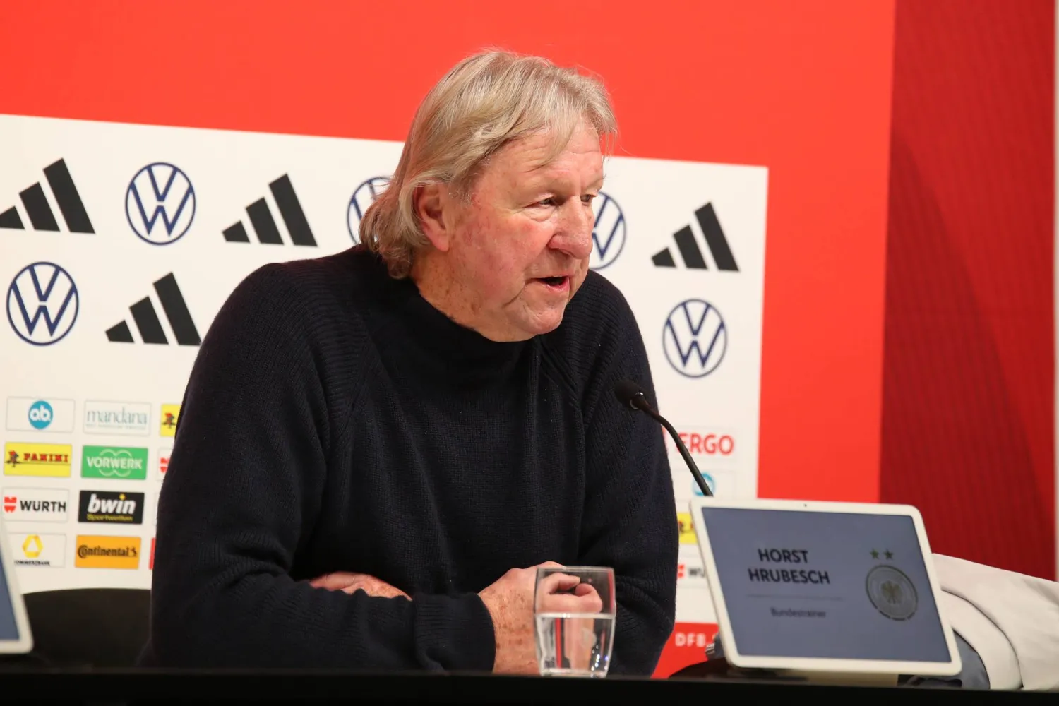 هورست هروبيش المدير الفني المؤقت للمنتخب الألماني للسيدات (غيتي)
