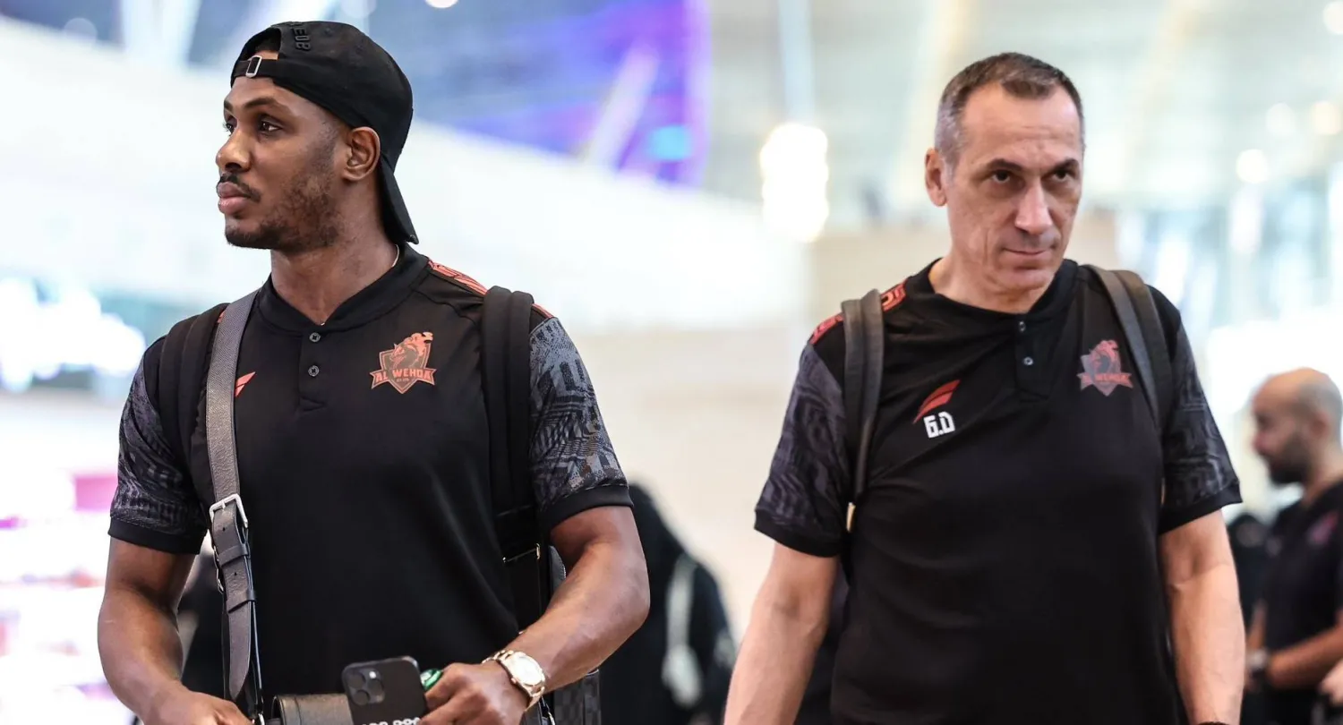 دونيس تقدم بعثة الفريق المغادِرة إلى أبوظبي (نادي الوحدة)