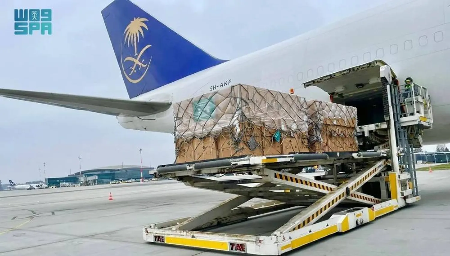 The 19th Saudi relief flight, operated by KSrelief, arrived on Saturday at the Polish Rzeszow Airport near the Ukrainian border. (SPA)