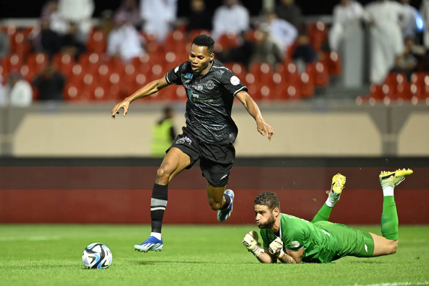 خرج الشباب متعادلاً بنتيجة سلبية دون أهداف أمام الطائي (تصوير: عبد الرحمن السالم) 