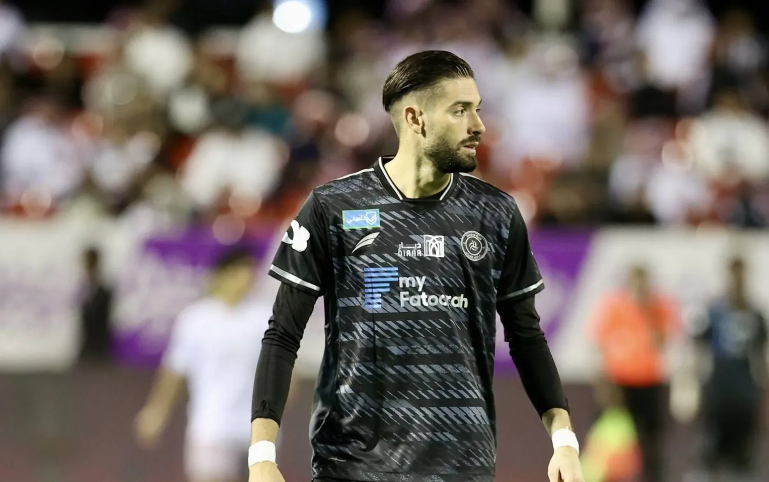 كاراسكو لاعب فريق الشباب خلال المباراة (الدوري السعودي) 