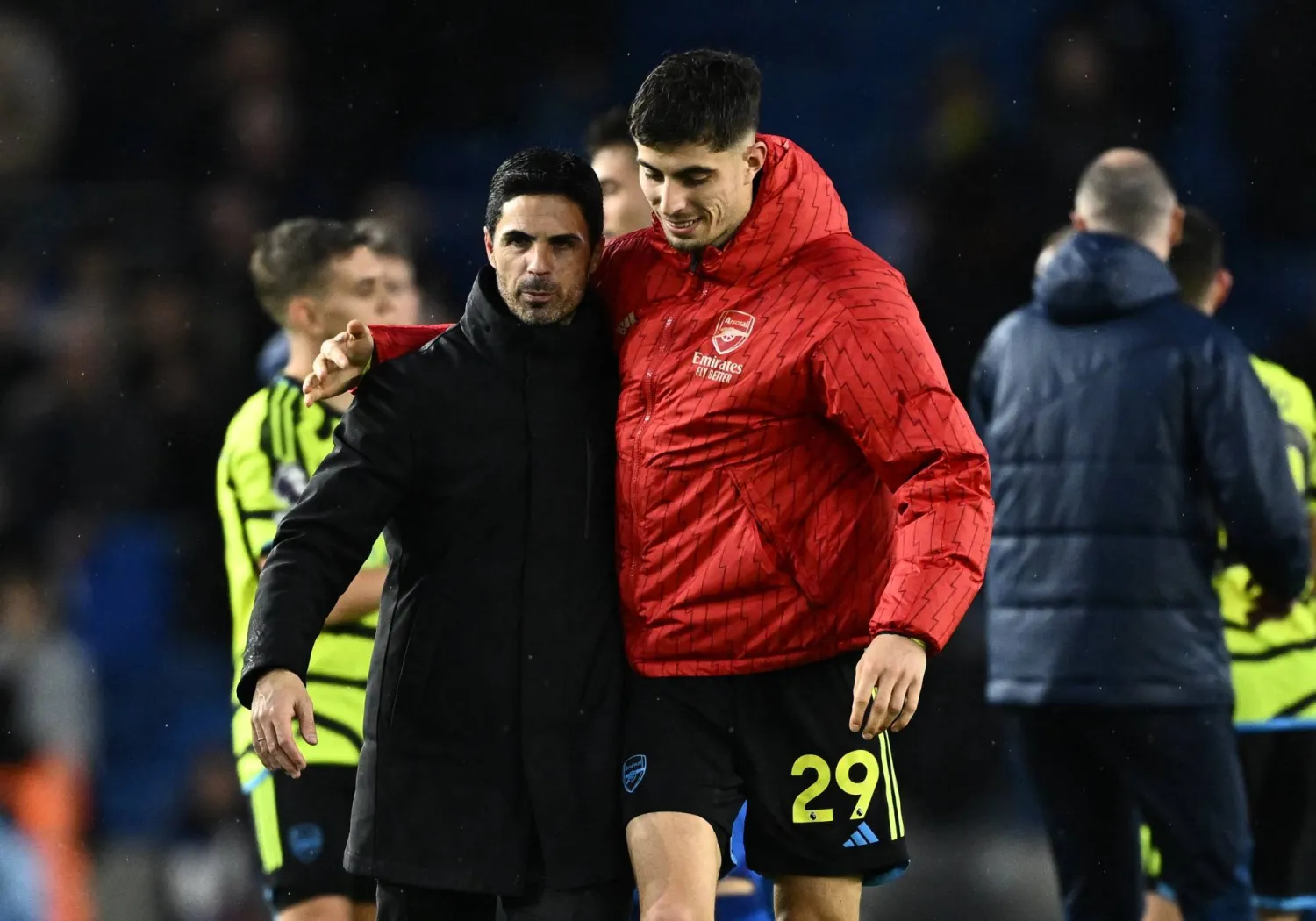 أرتيتا وكاي هافرتز عقب مباراة أمس (رويترز)