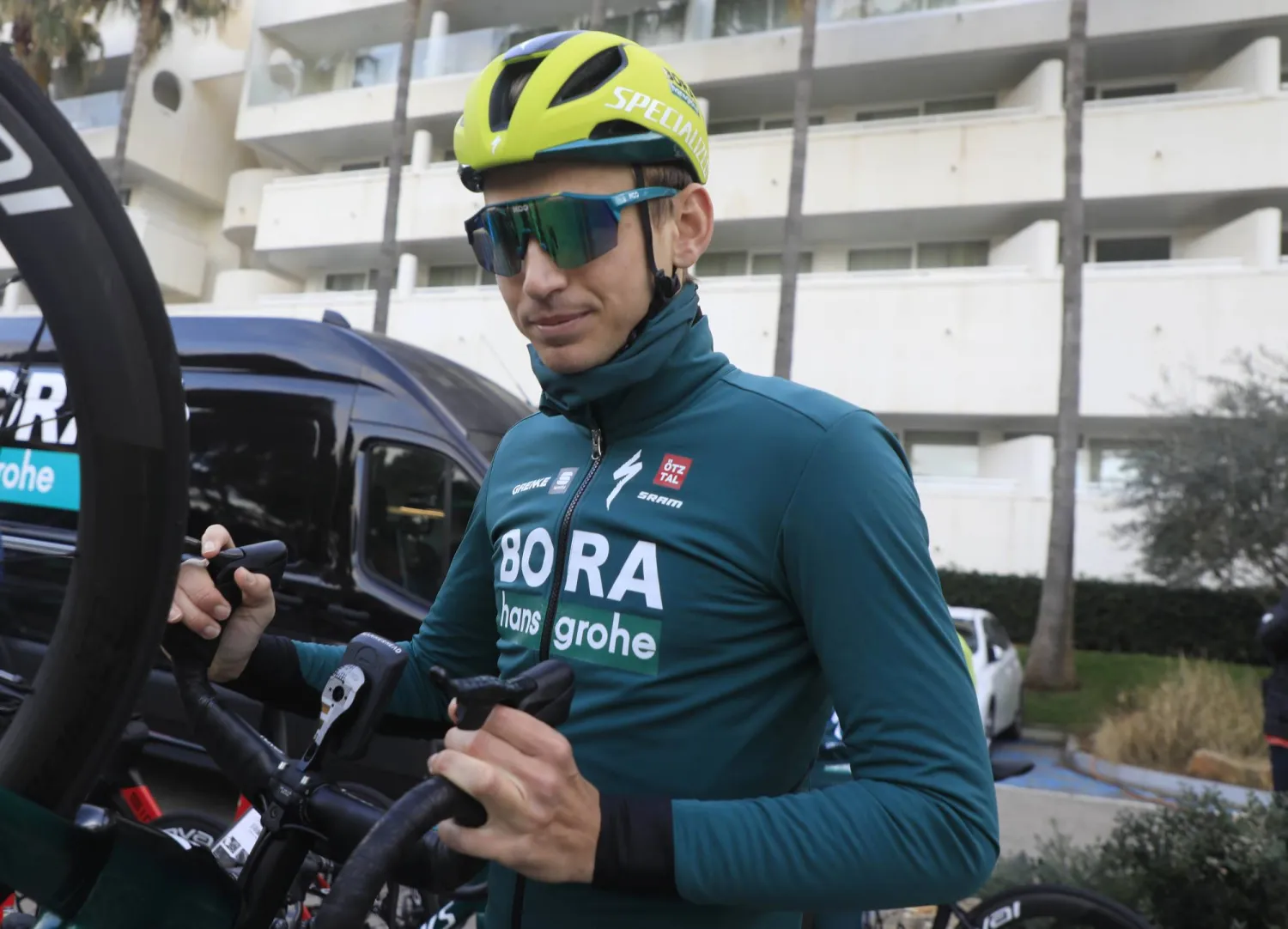 لينارد كامنا (د.ب.أ)