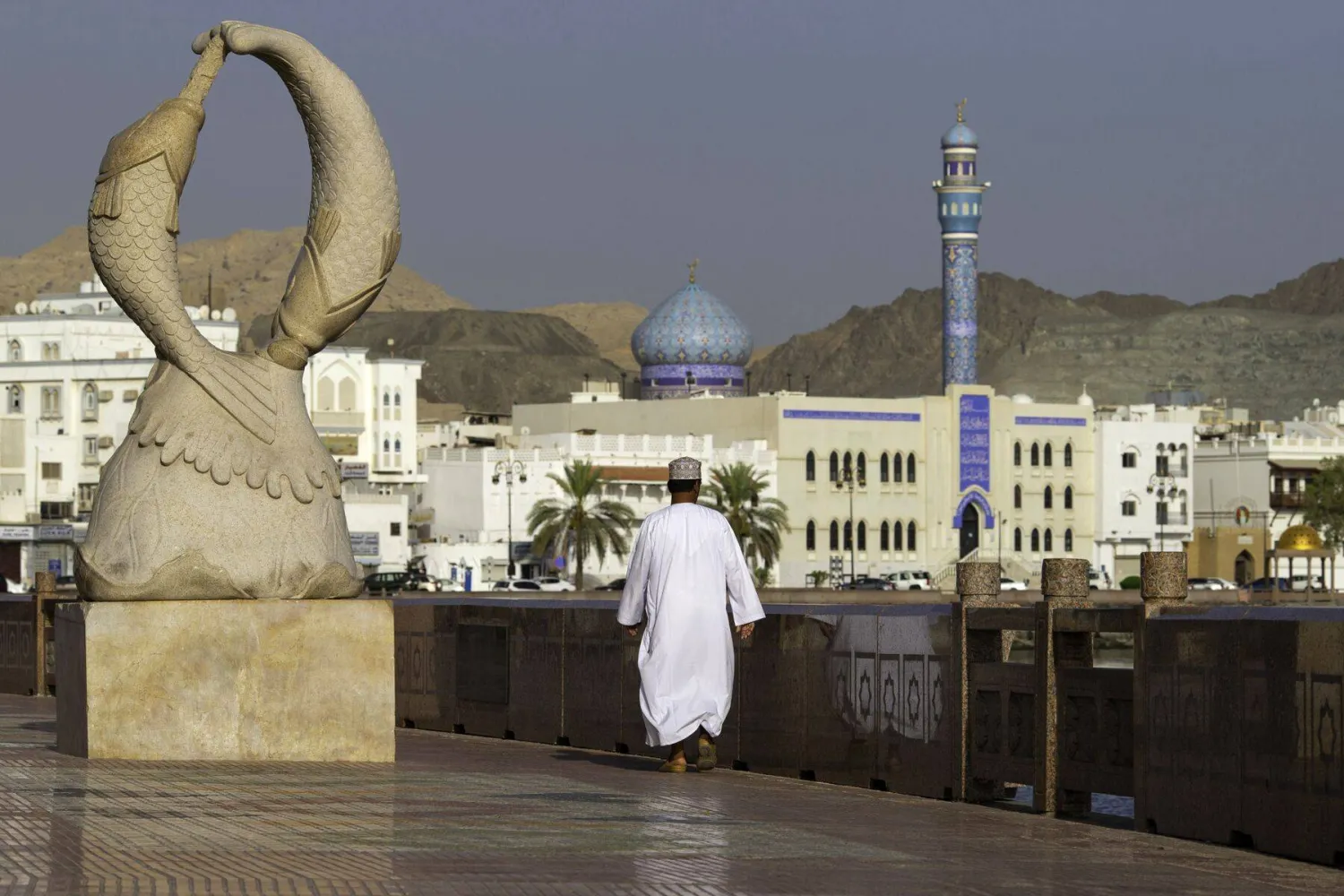 تتوقع «بي إم آي» أن ينمو الاقتصاد العُماني بنسبة 2.1 في المائة خلال عام 2024 من 1.6 في المائة خلال 2023 (بلومبرغ)