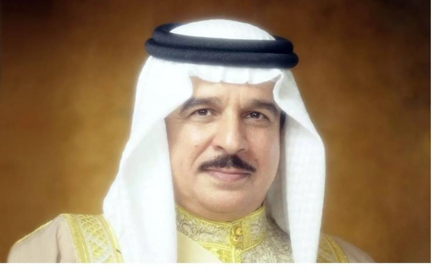 جاء العفو الملكي بمناسبة الاحتفال باليوبيل الفضي لتولي الملك حمد بن عيسى آل خليفة مقاليد الحكم وتزامناً مع عيد الفطر (بنا)