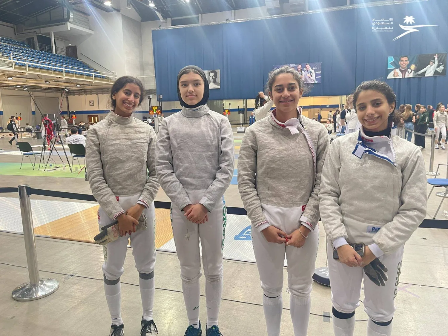 لاعبات المنتخب السعودي للمبارزة قبل انطلاق بطولة العالم (الشرق الأوسط)