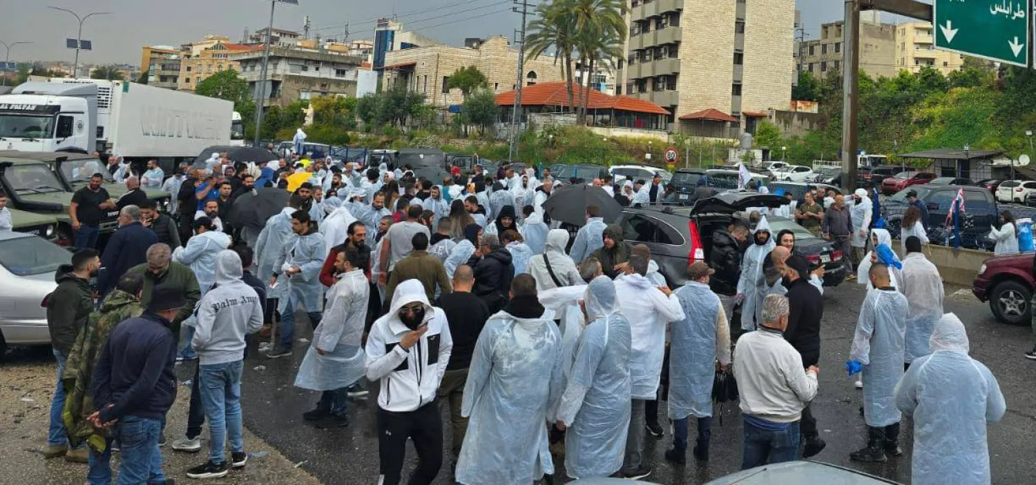 مناصرون لـ«القوات» يقطعون طرق جبيل احتجاجاً على خطف سليمان (إعلام القوات)