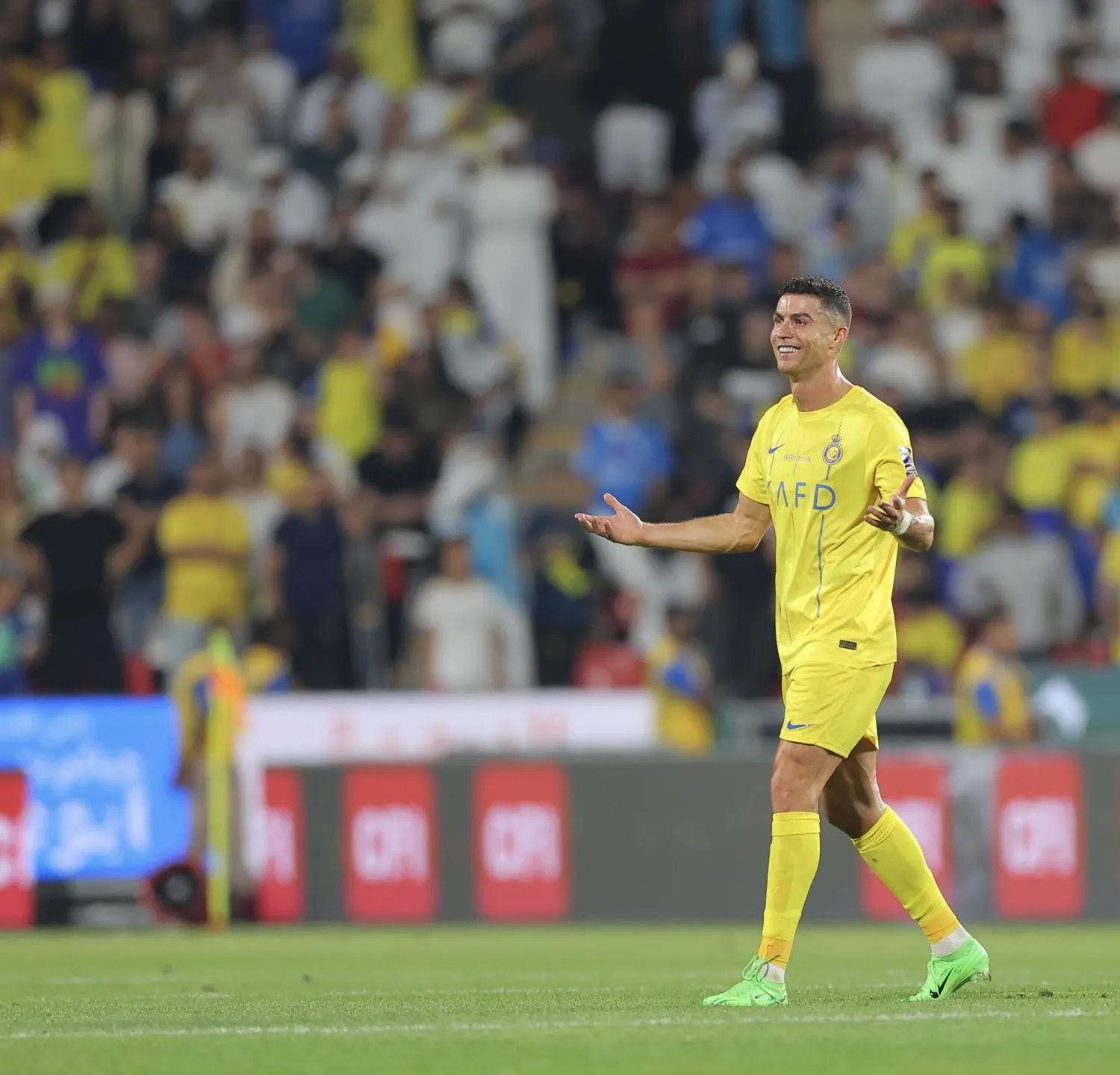 رونالدو قائد فريق النصر تلقى بطاقة حمراء في المواجهة (تصوير: عبد العزيز النومان) 