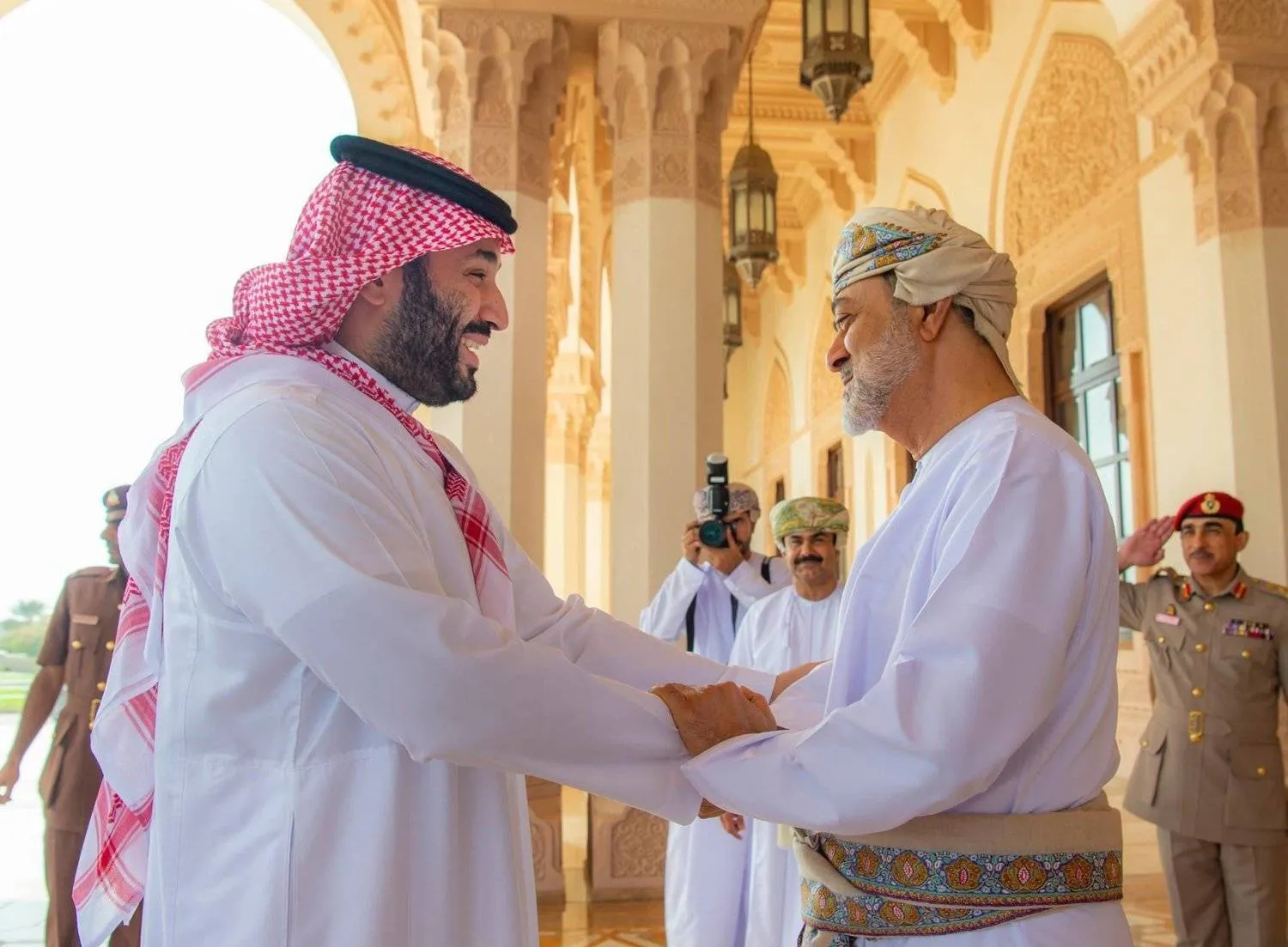 Sultan of Oman Haitham bin Tariq greets Crown Prince Mohammed bin Salman, Crown Prince and Prime Minister.. (SPA)
