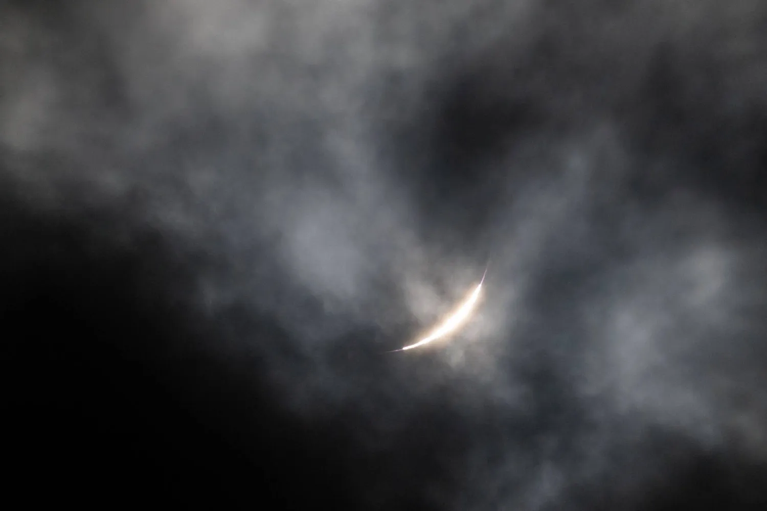 «الحلقة الماسية» خلال الكسوف الكلي للشمس في نيويورك (أ.ف.ب)