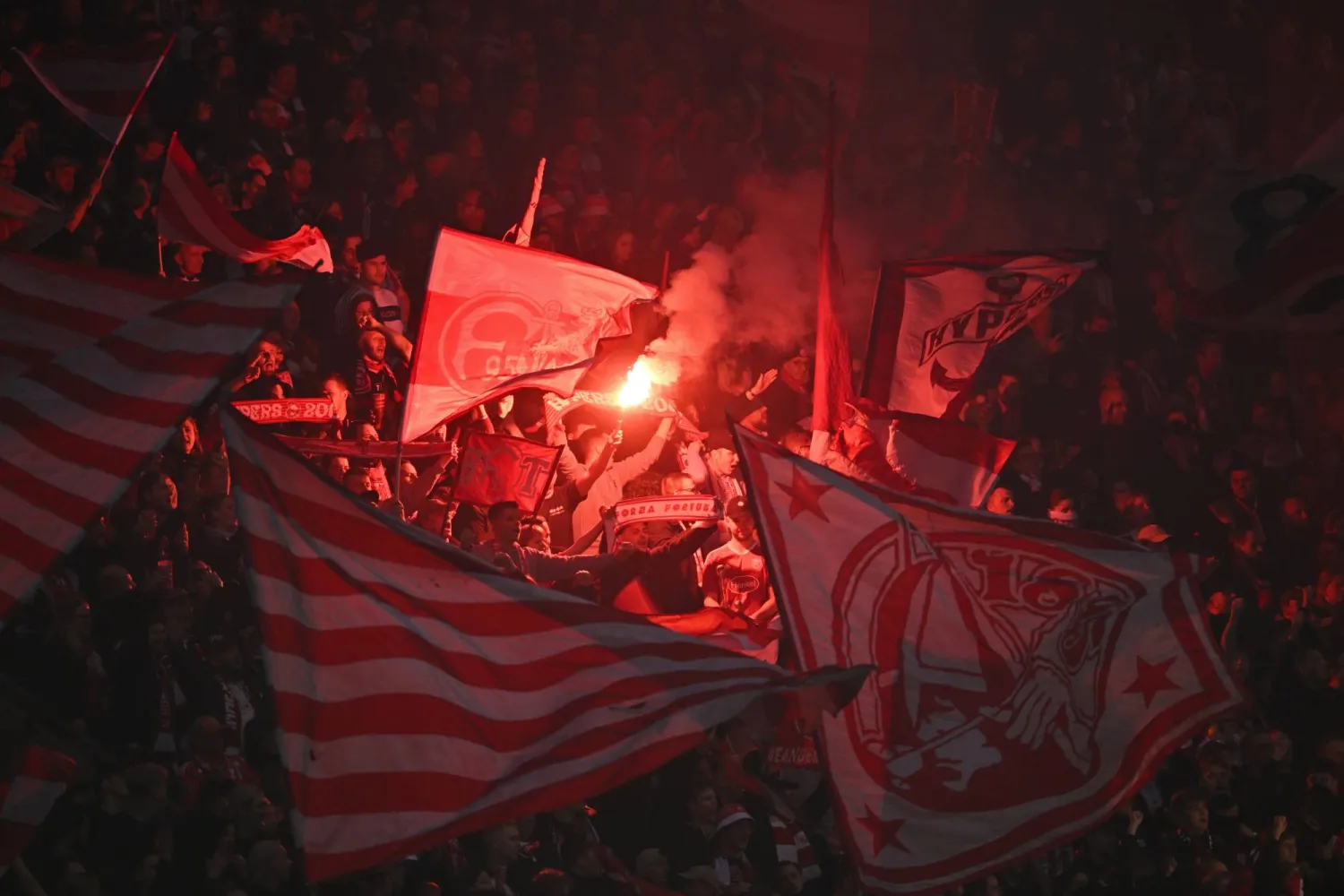 «تحالف المشجعين الألمان» أعلن أنه سيعترف بإنجاز فريق باير ليفركوزن (د.ب.أ)