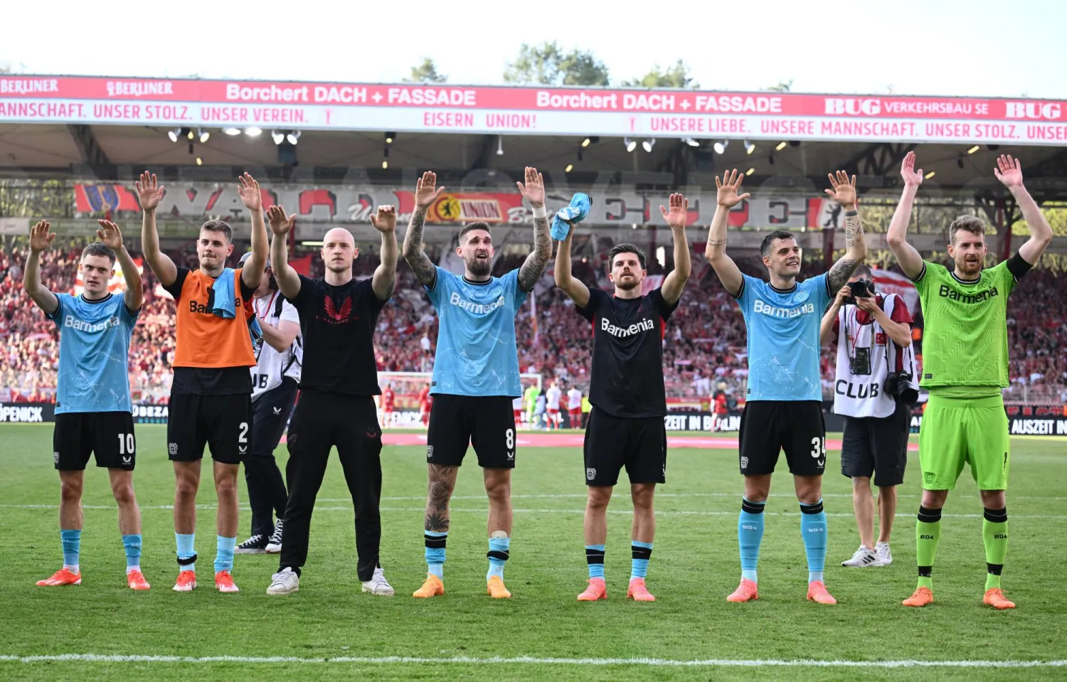 ليفركوزن على مشارف اللقب الألماني (رويترز)