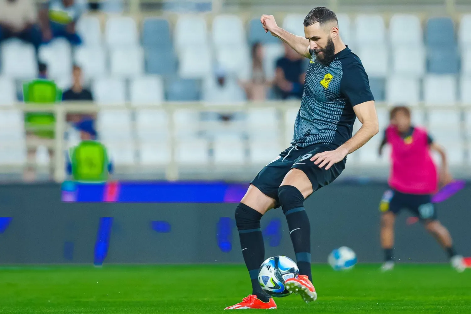 بنزيمة يأمل العودة من الباب الكبير بعد غياب طويل عن التألق (كأس الدرعية)