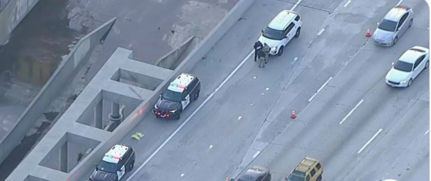 سيارات الشرطة في موقع الحادث (صورة من فيديو لقناة abc الأميركية الإخبارية)